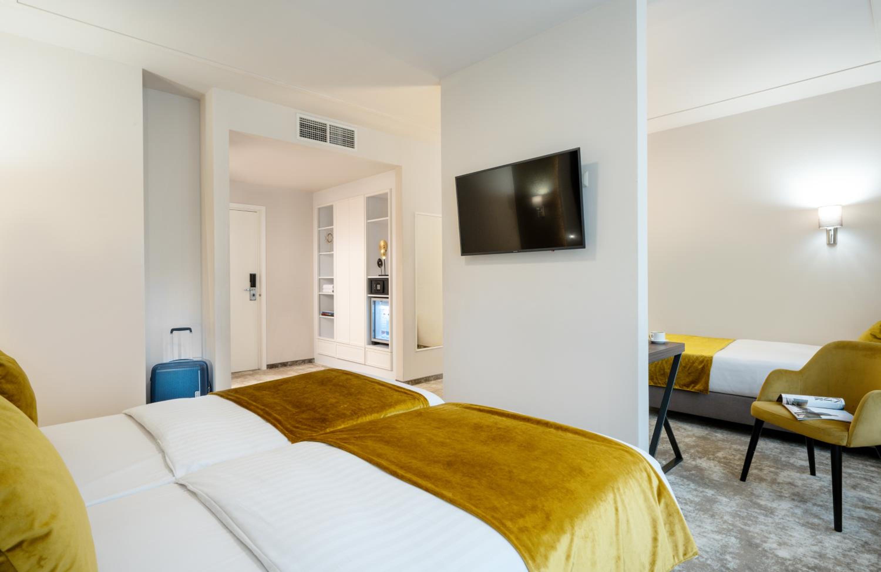 Superior Triple Room - Photo 7