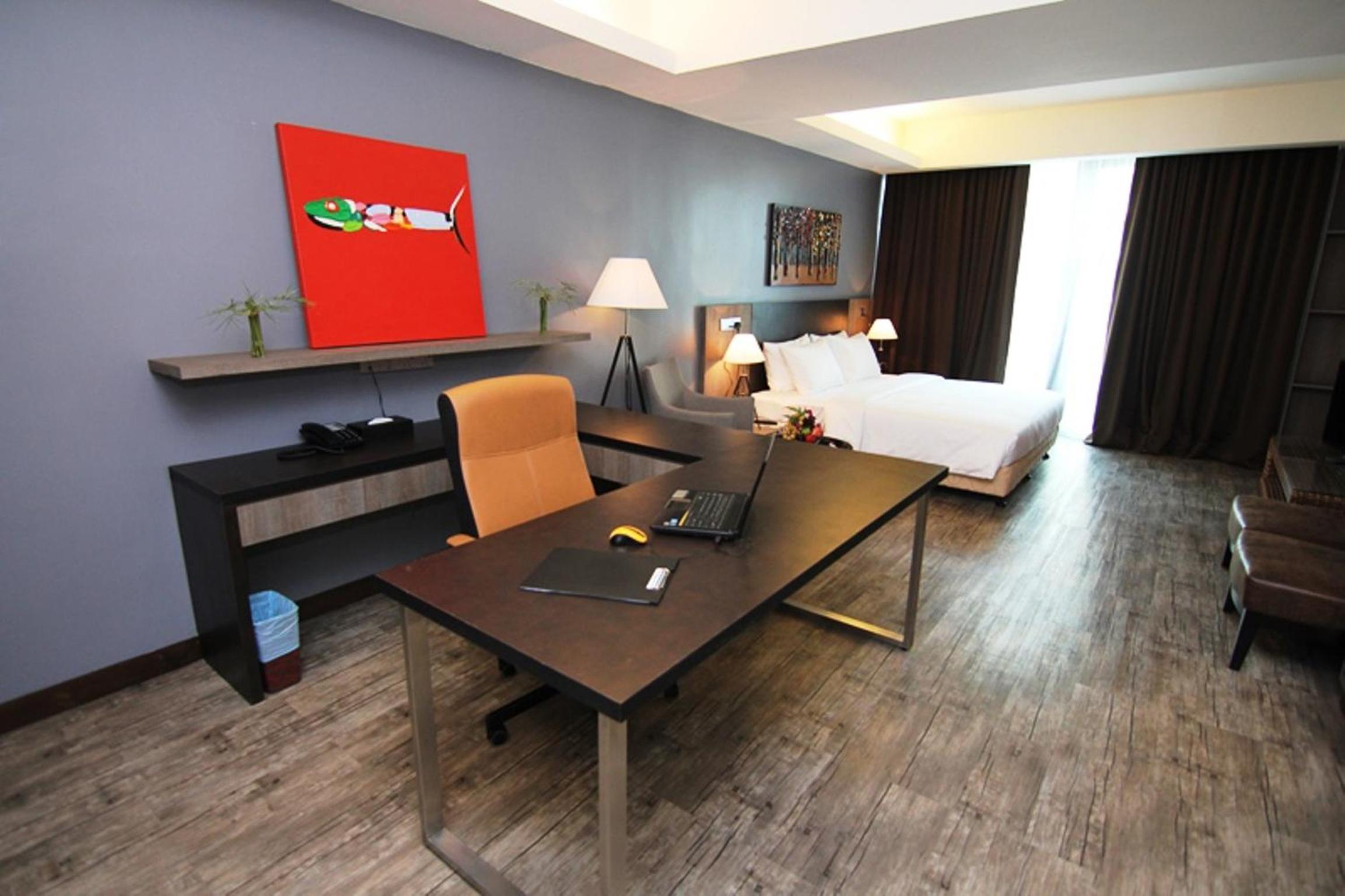 Deluxe King Room - Photo 26