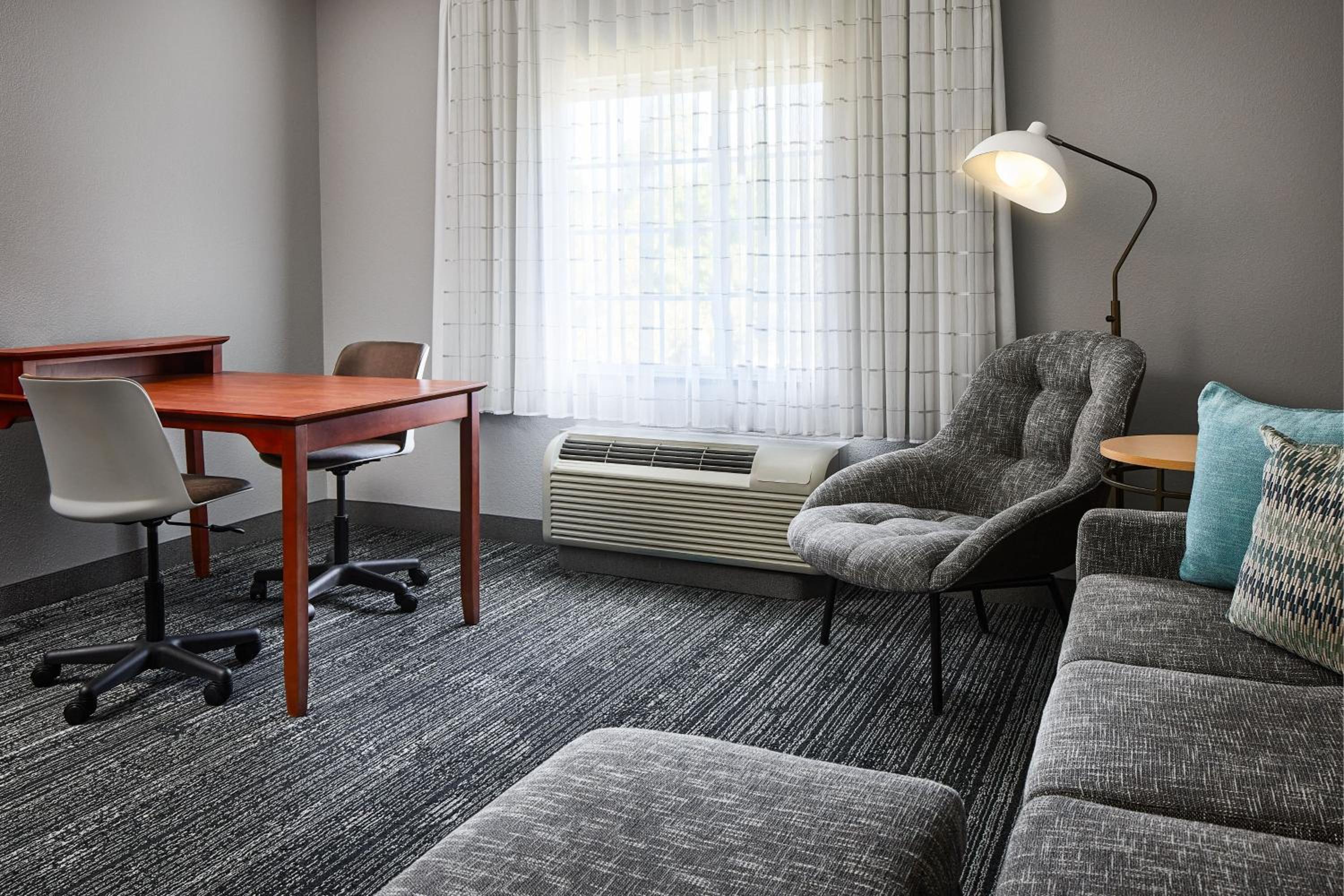 Two-Bedroom Suite - Photo 12