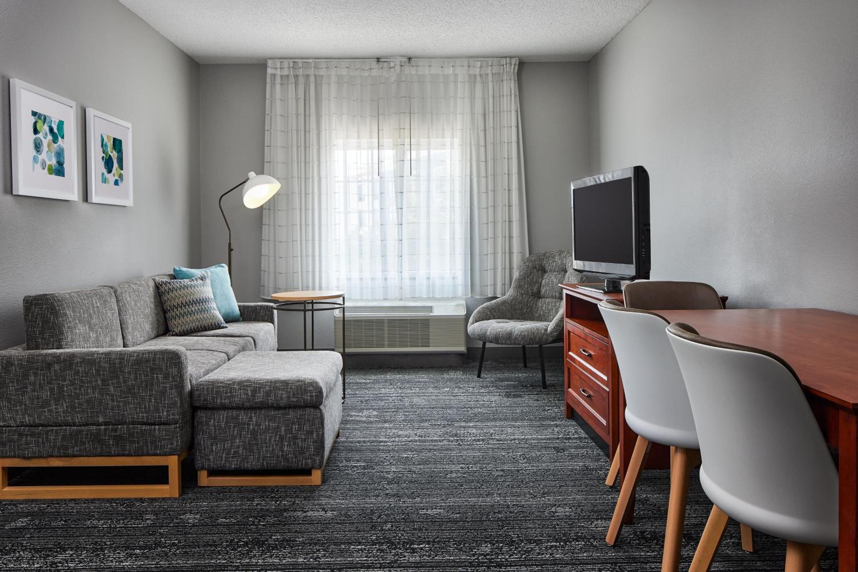 Two-Bedroom Suite - Photo 10