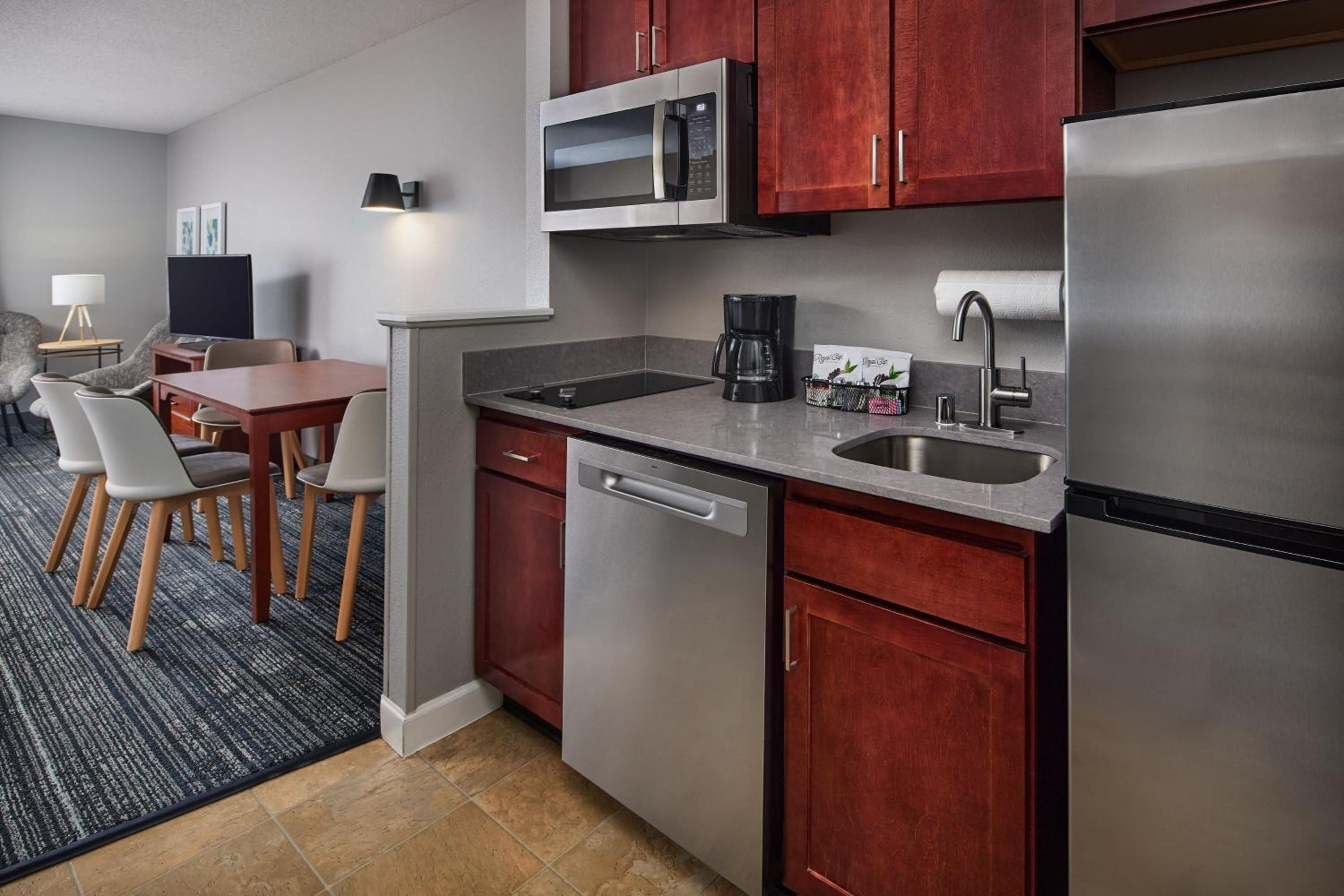 Two-Bedroom Suite - Photo 7