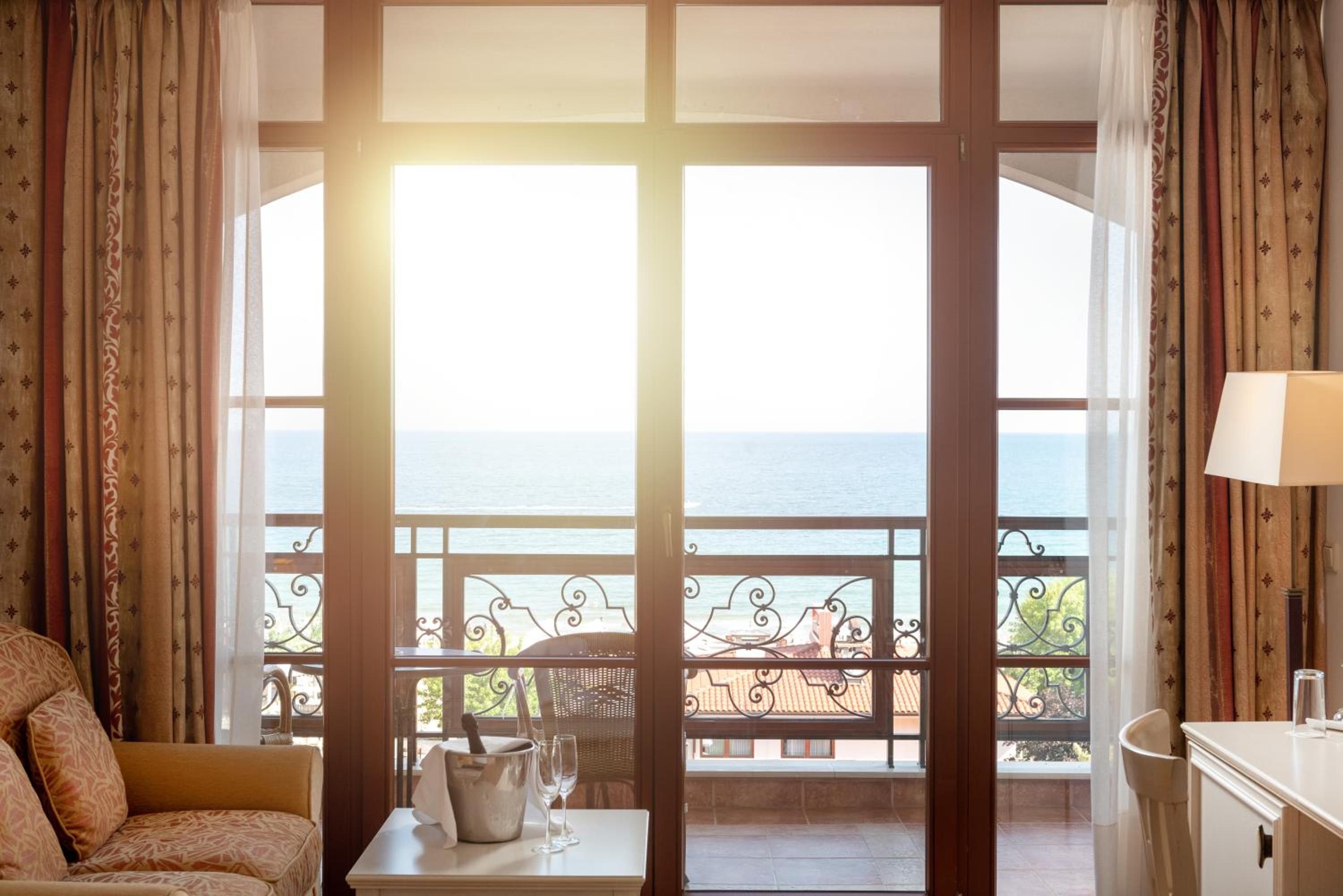 Double or Twin Room with Sea View - Free Beach Access - Photo 2