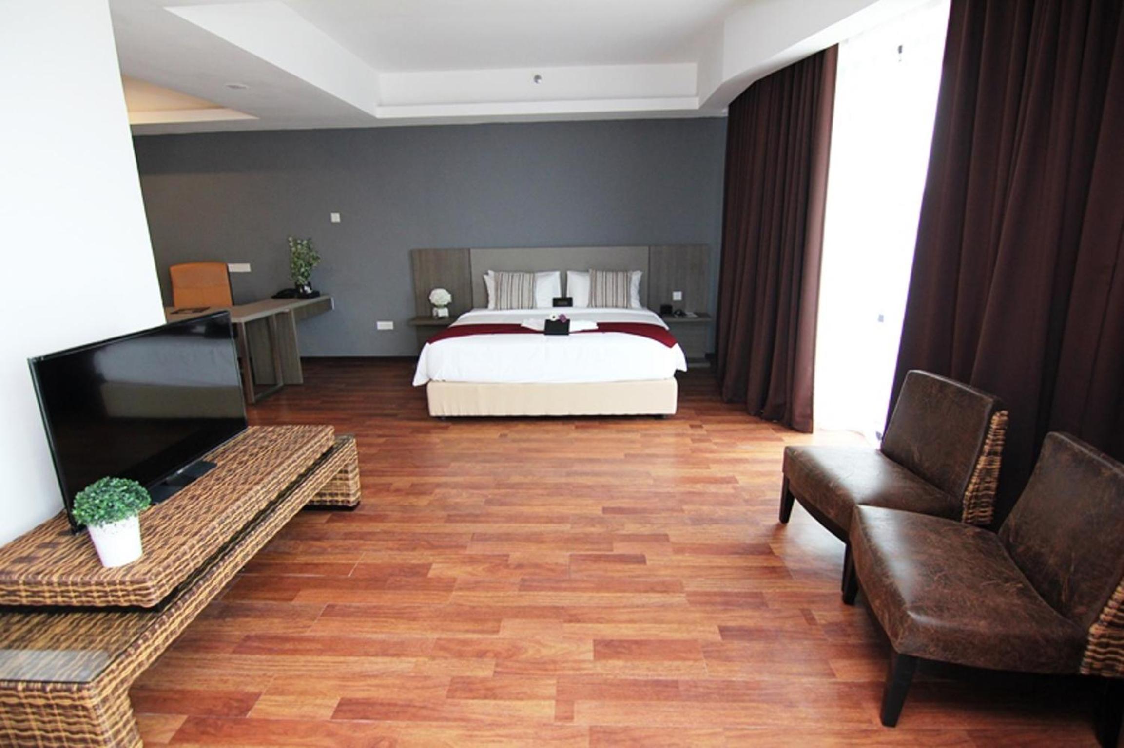 Executive Deluxe Double Room - Photo 16
