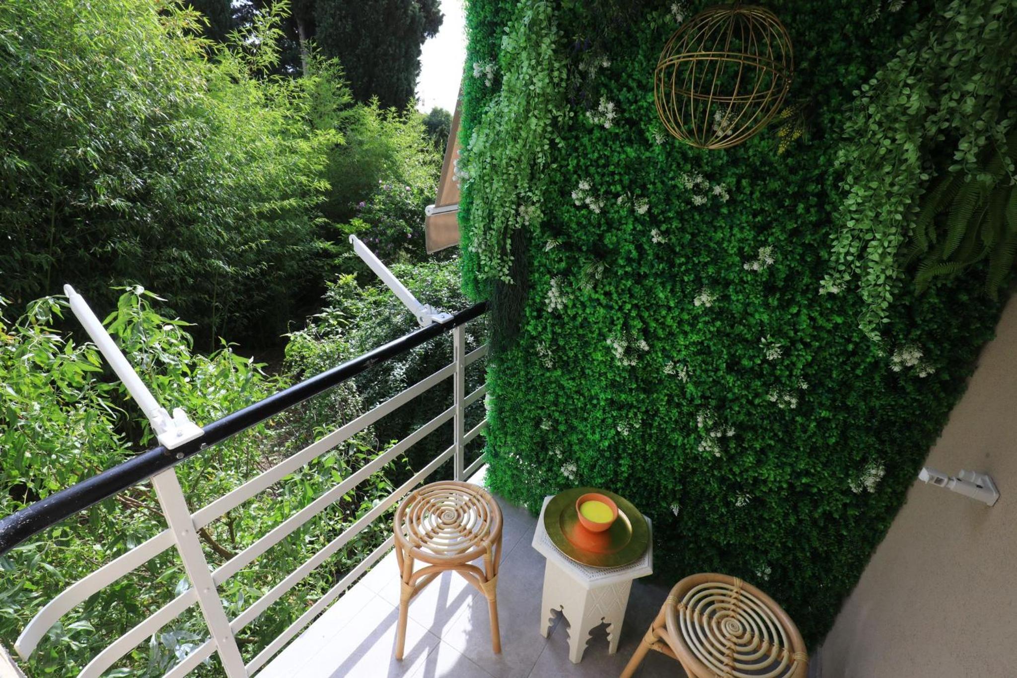 King Room with Balcony - Photo 22