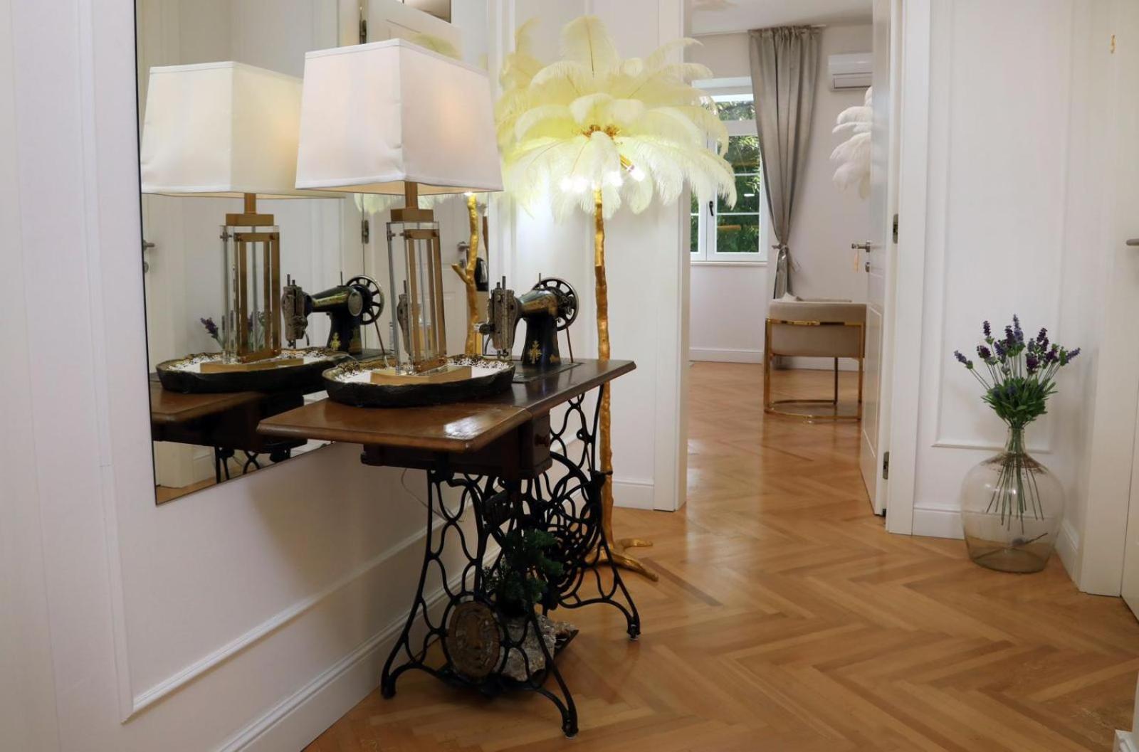 King Room with Balcony - Photo 31