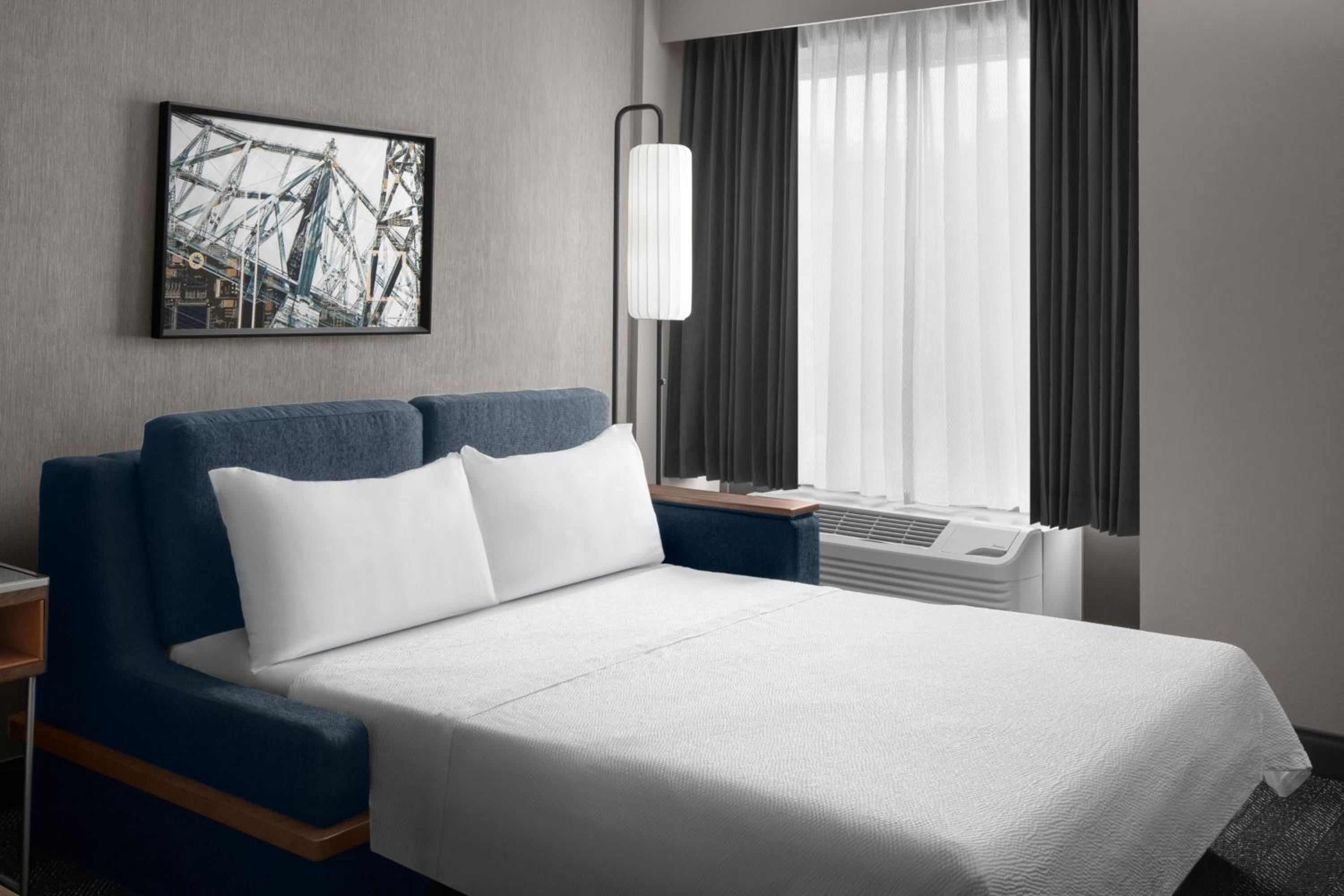 King Room with Sofa Bed - Photo 5