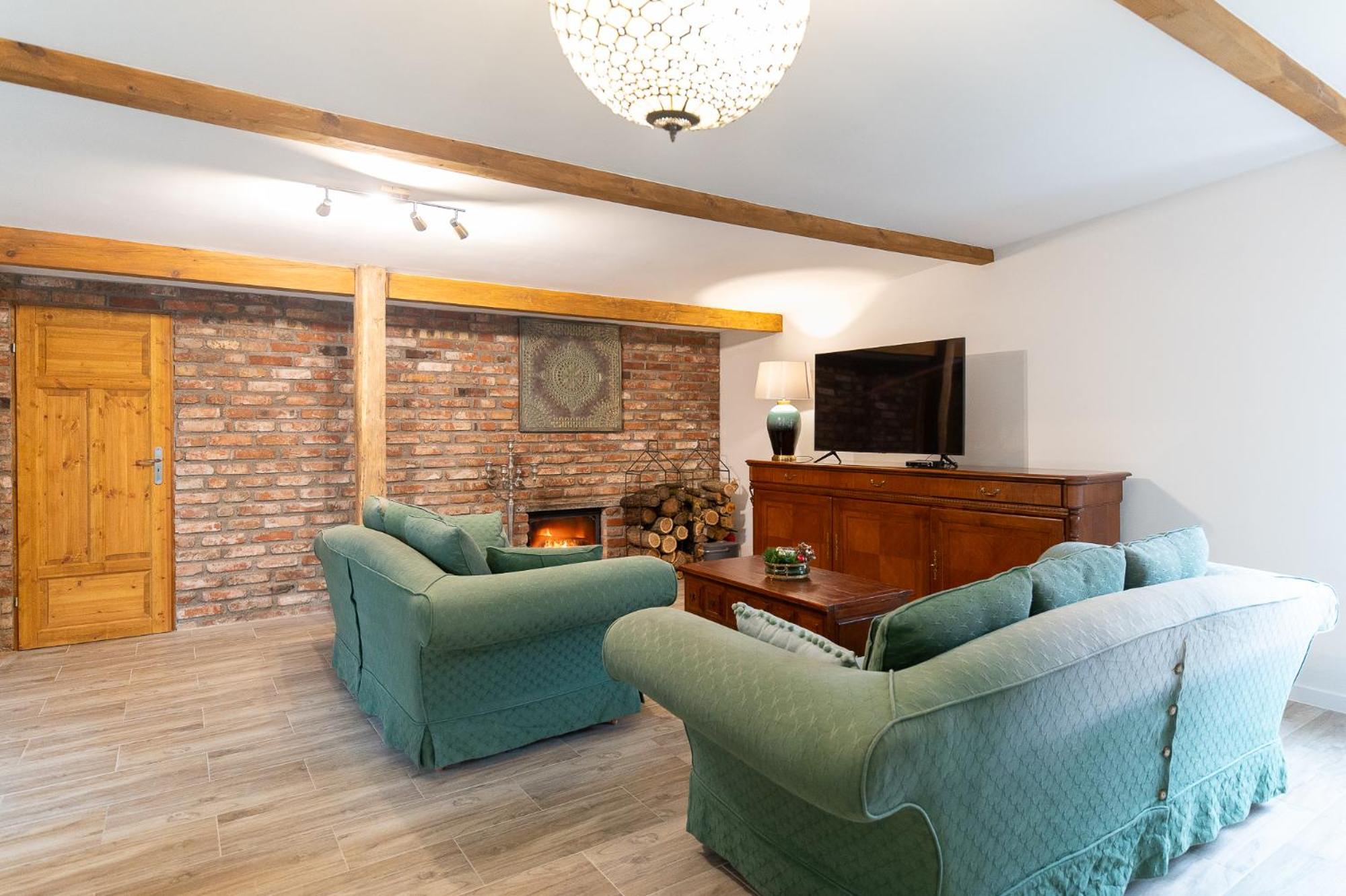 Five-Bedroom House photo 1