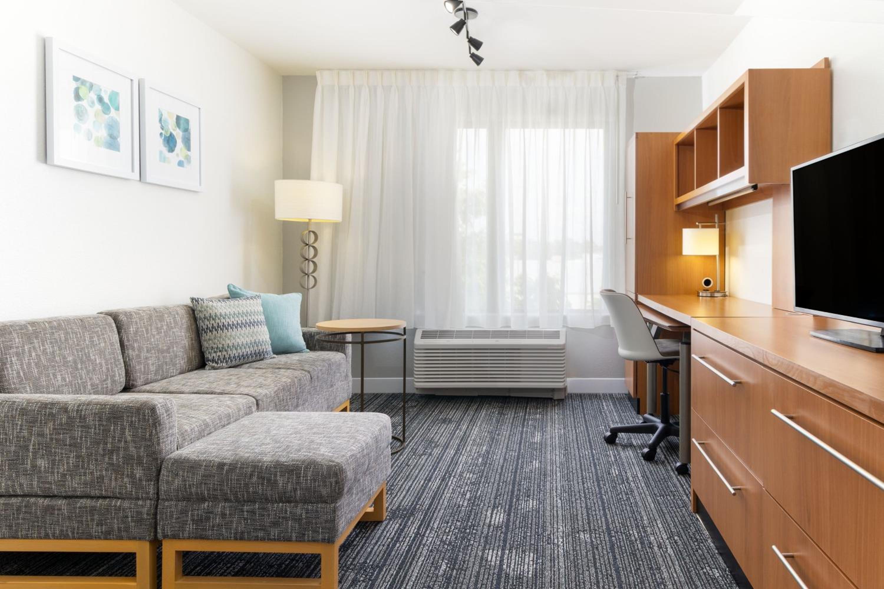 Two-Bedroom Suite - Photo 3