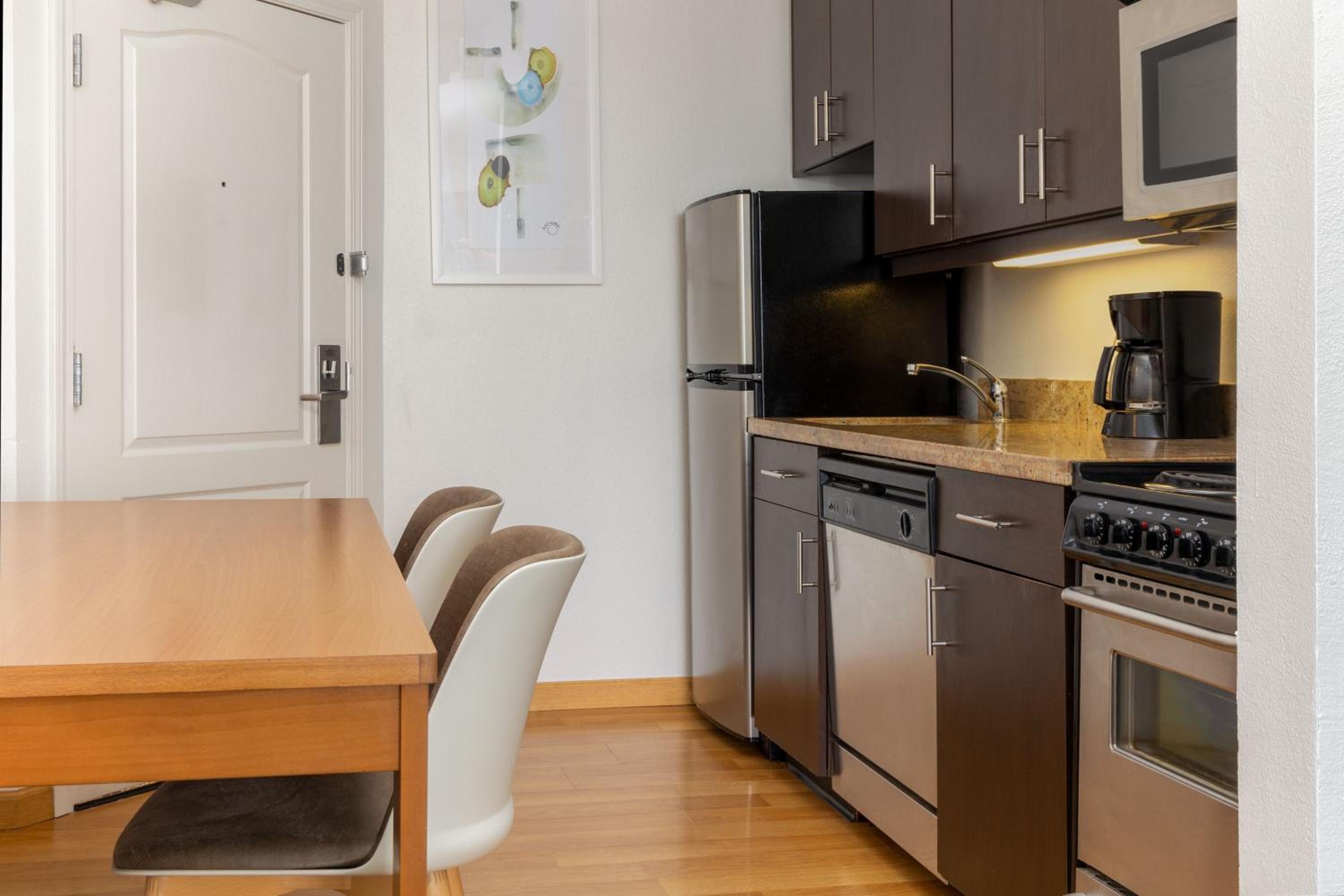 Two-Bedroom Suite - Photo 2