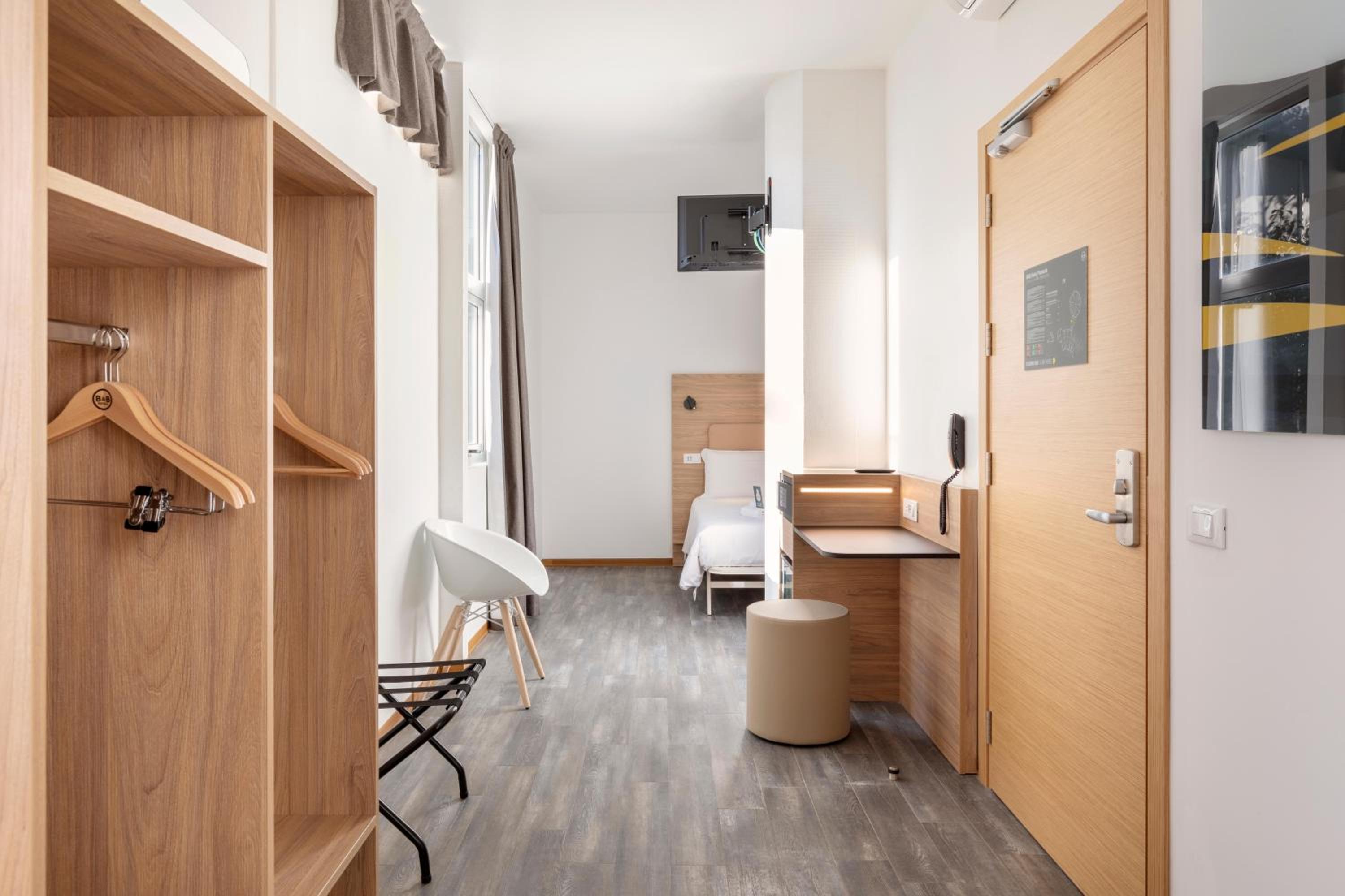 Single Room - Disability Access photo 3