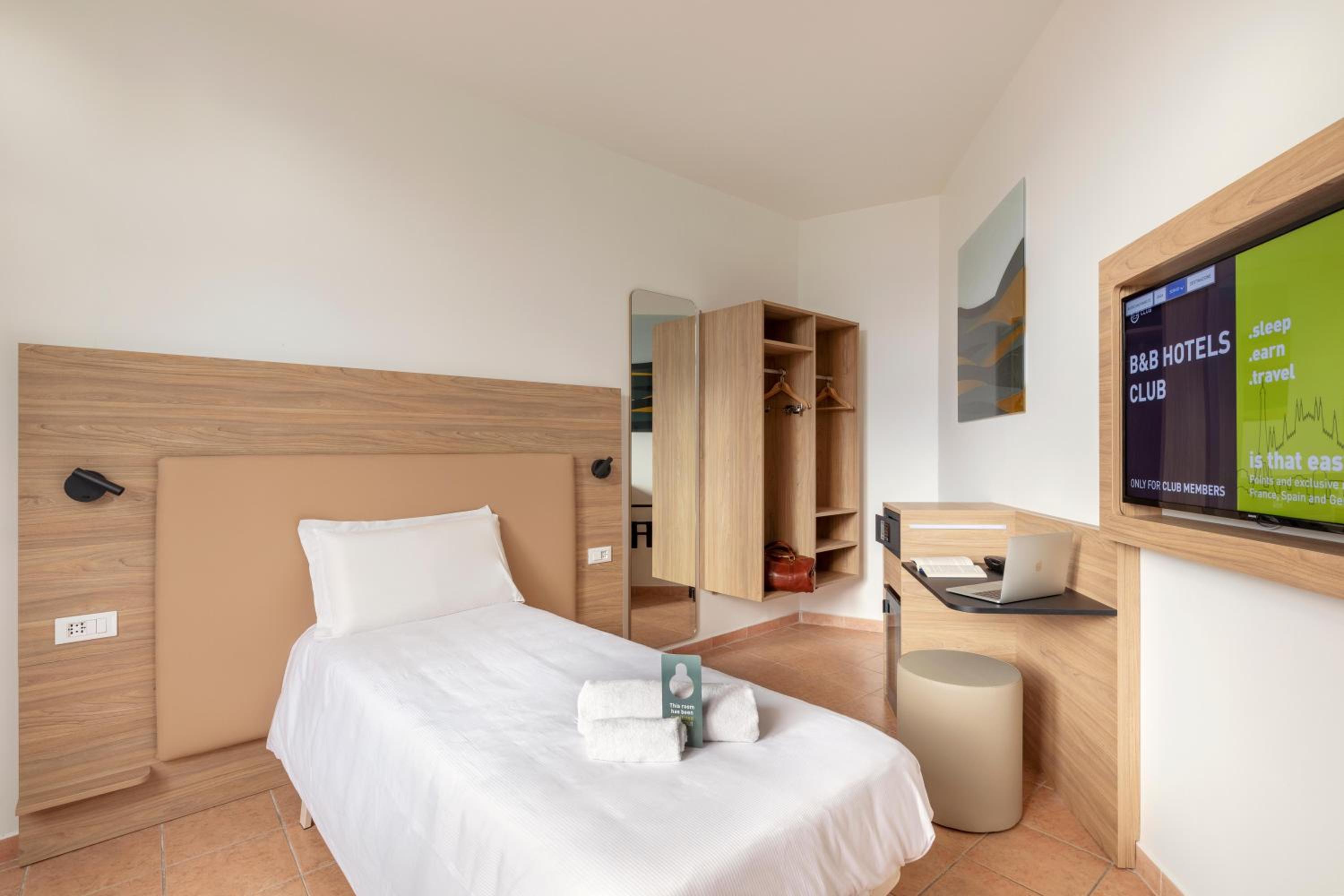 Single Room - Disability Access photo 1