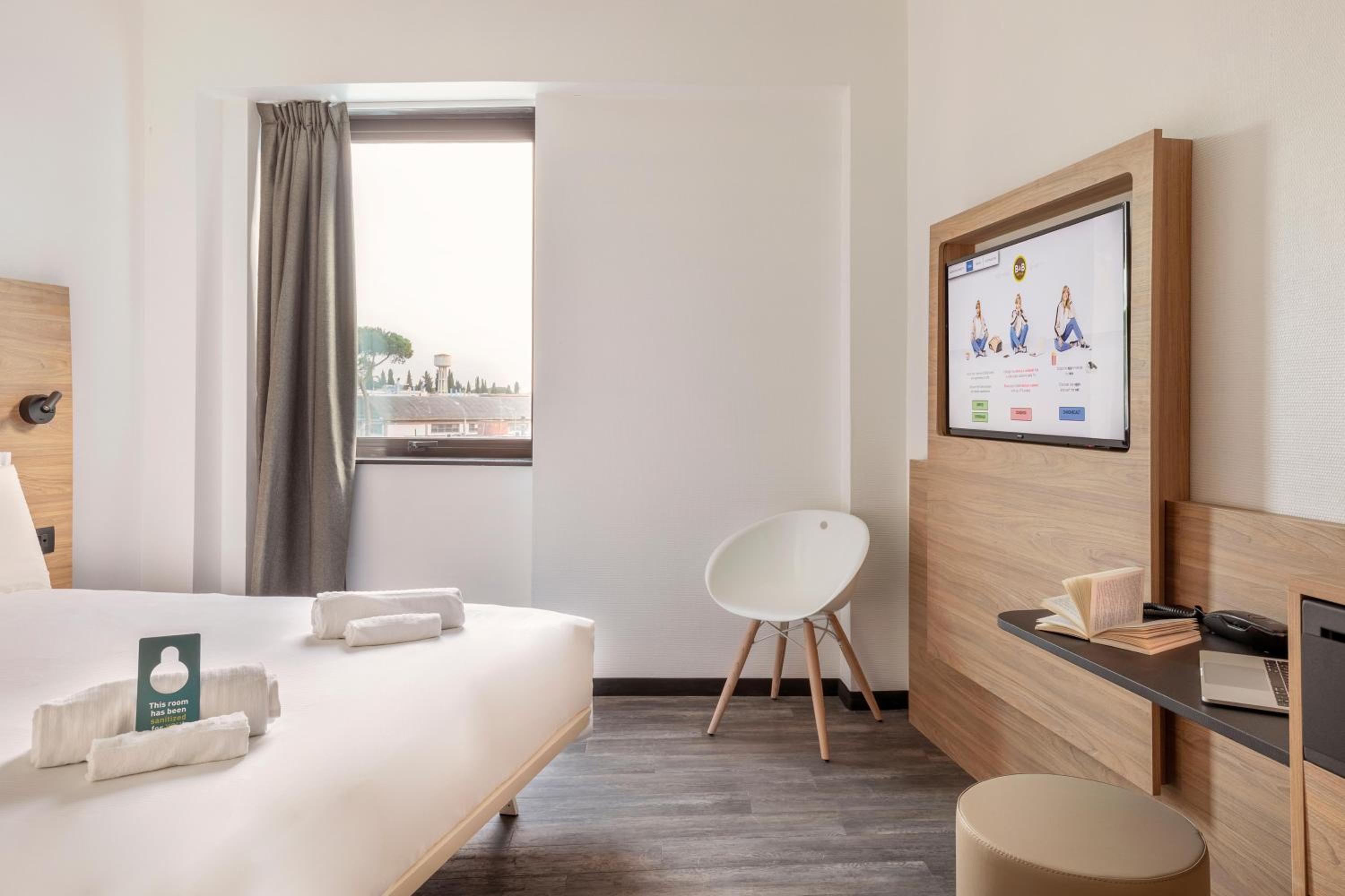 Double Room - Photo 6