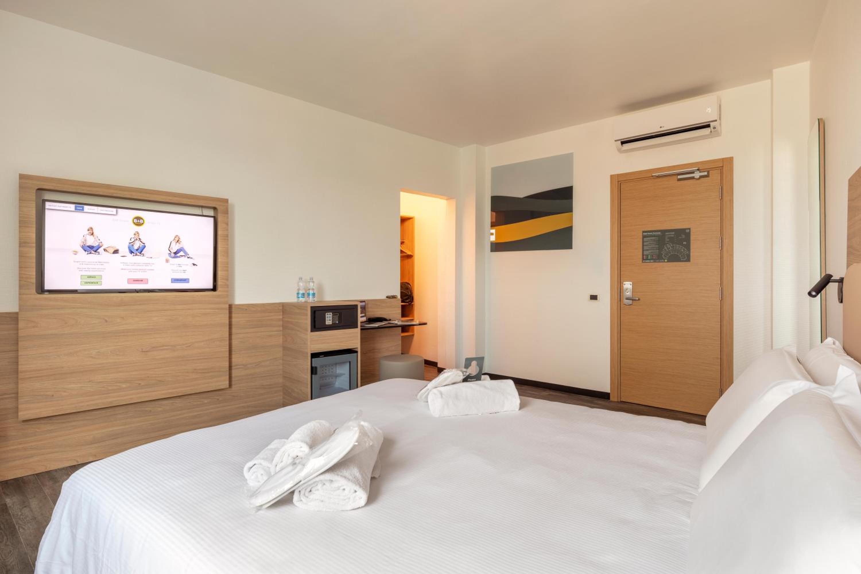 Deluxe Room - Photo 6