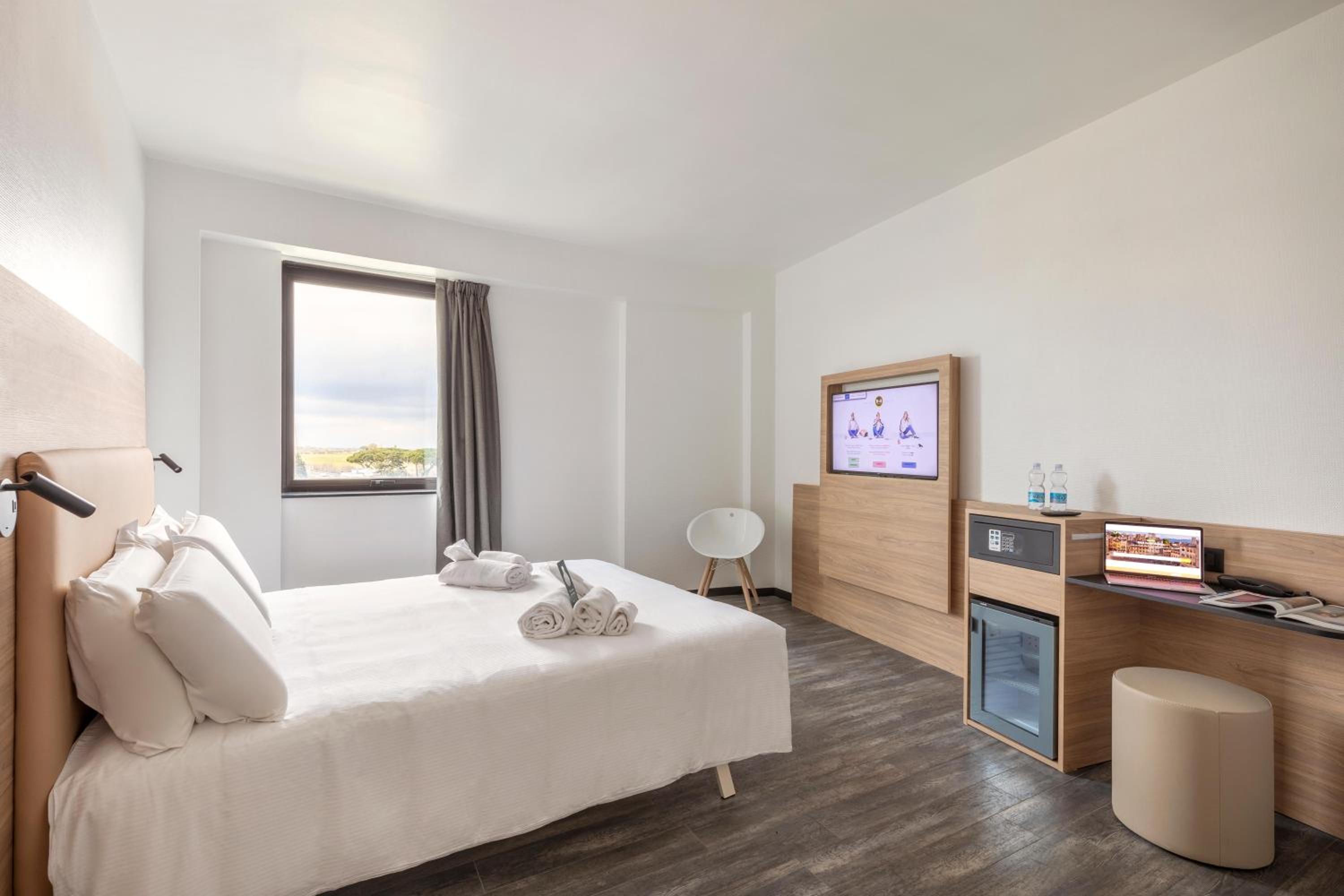 Deluxe Room - Photo 5
