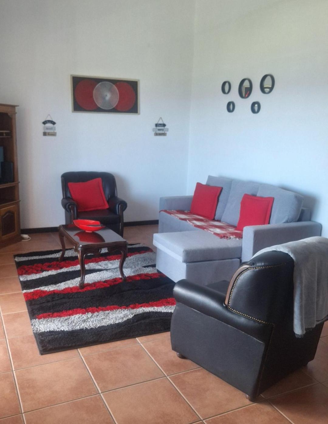 Apartment with Balcony photo 3
