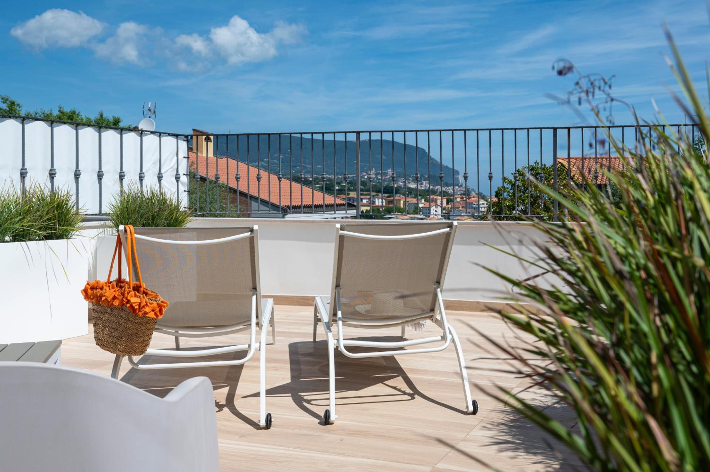 Deluxe Double Room with Balcony and Sea View