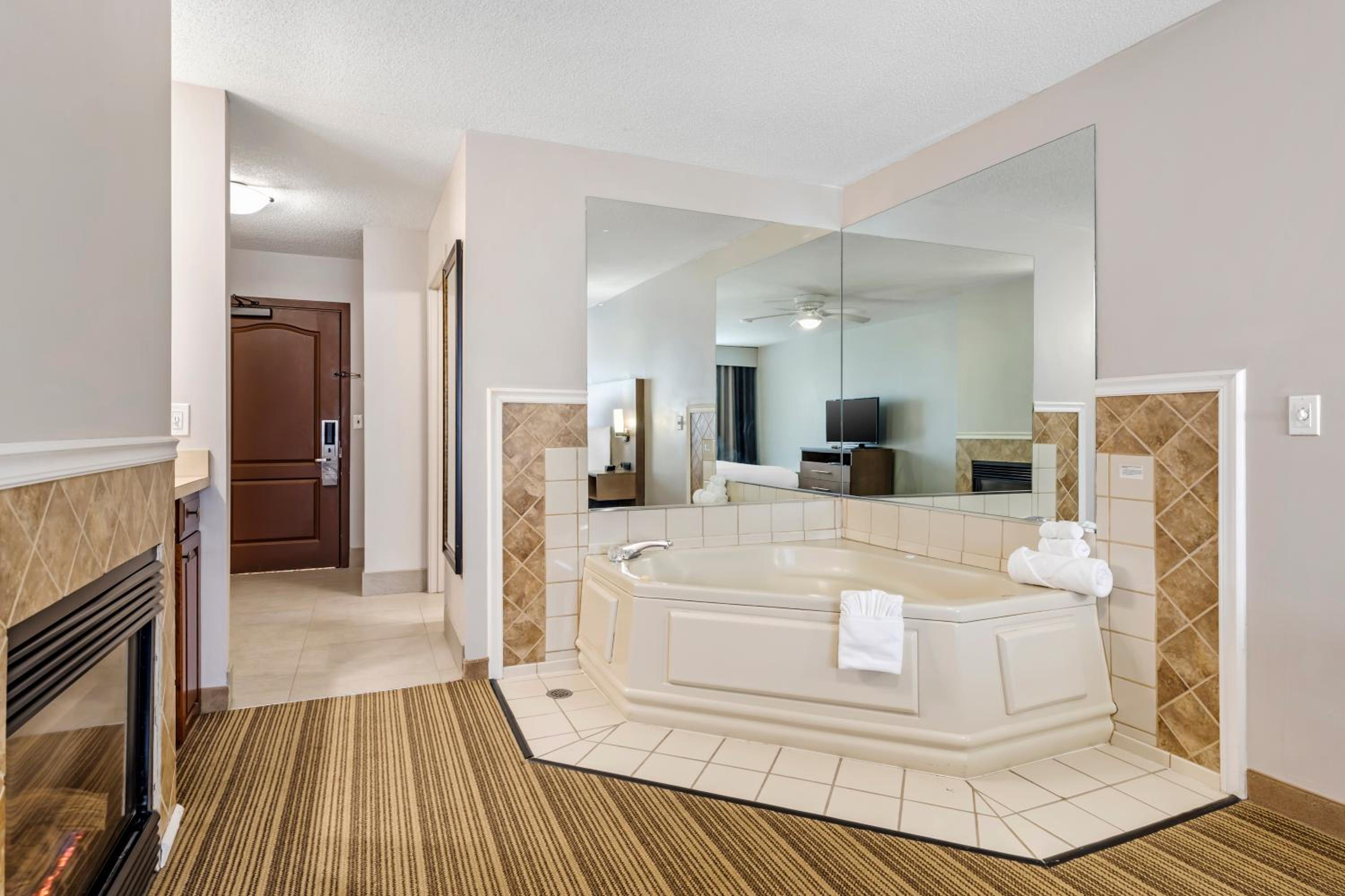 Whirlpool King Suite - Non-Smoking - Photo 9
