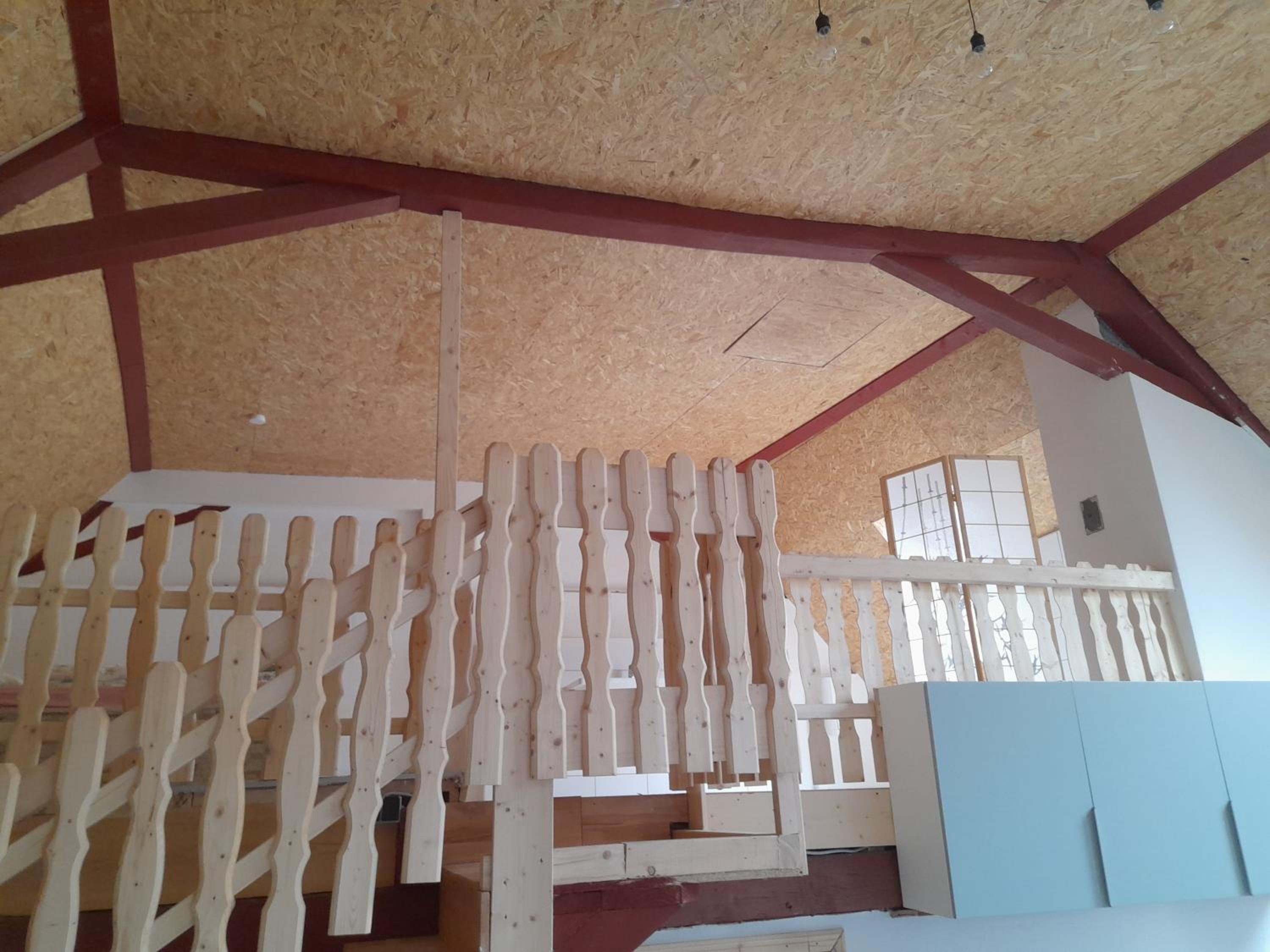 Apartment - Split Level - Photo 2