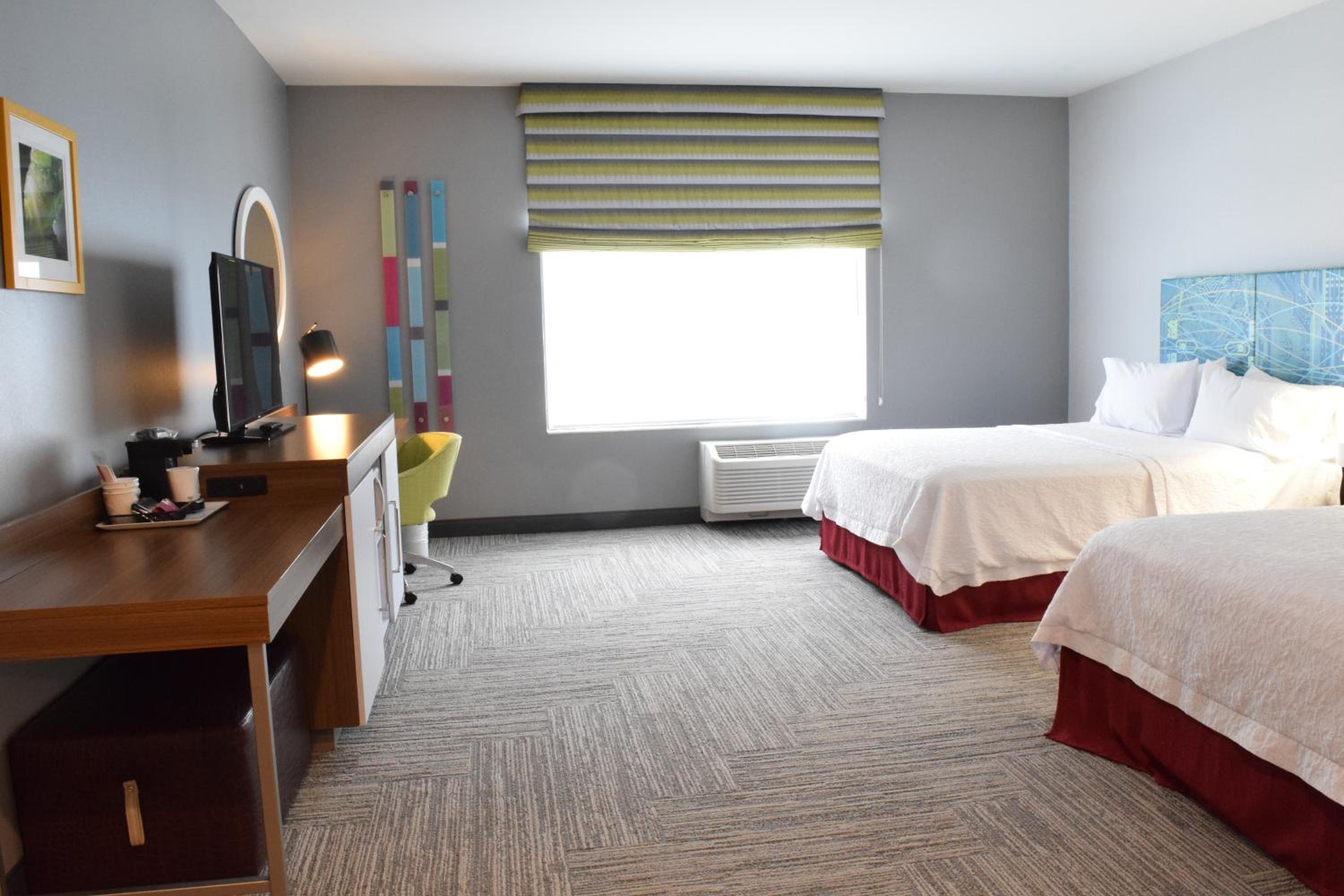 Queen Room with Two Queen Beds and Roll-In Shower - Mobility Access/Non-Smoking photo 1