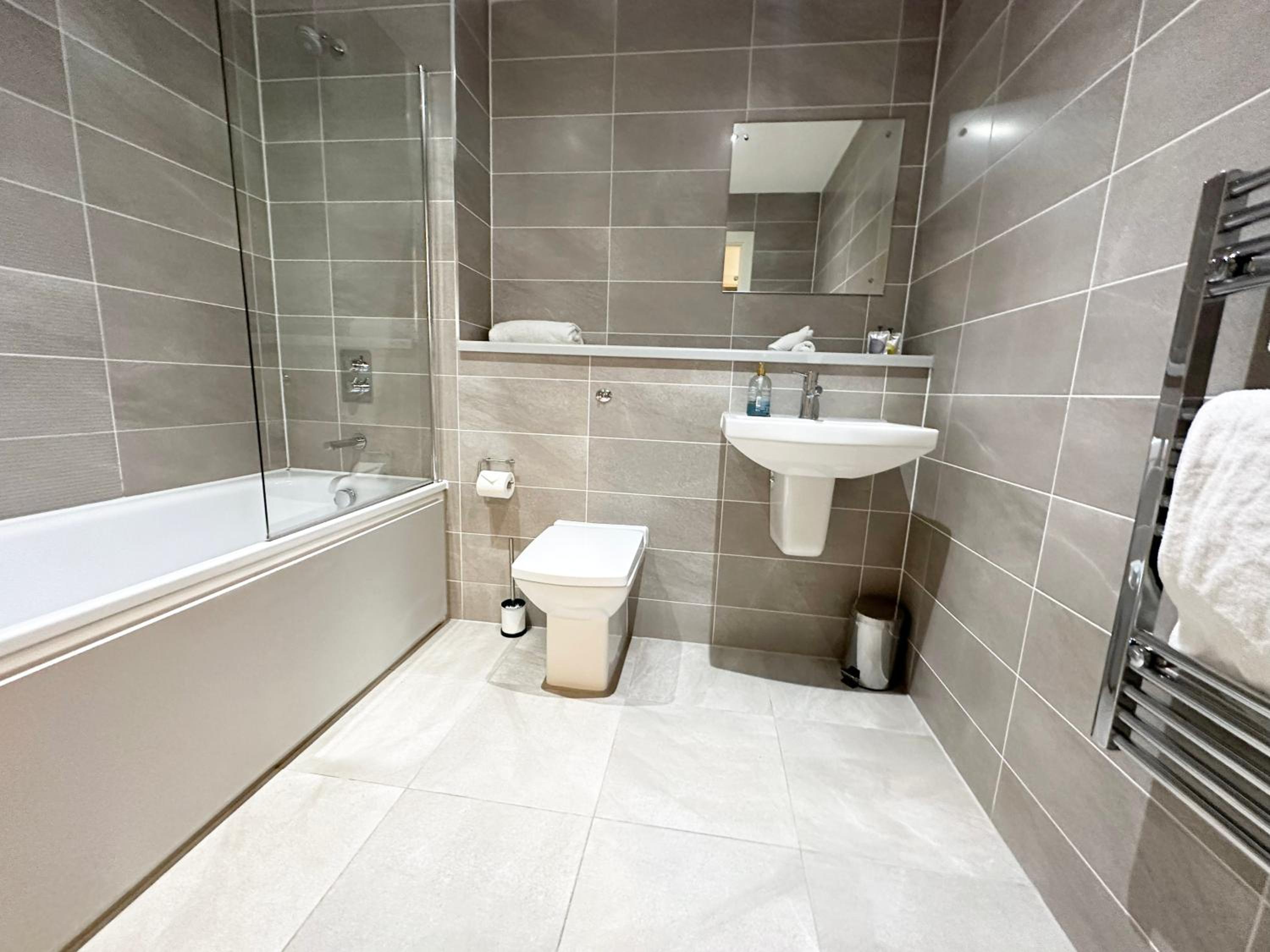 One-Bedroom Apartment - Photo 3