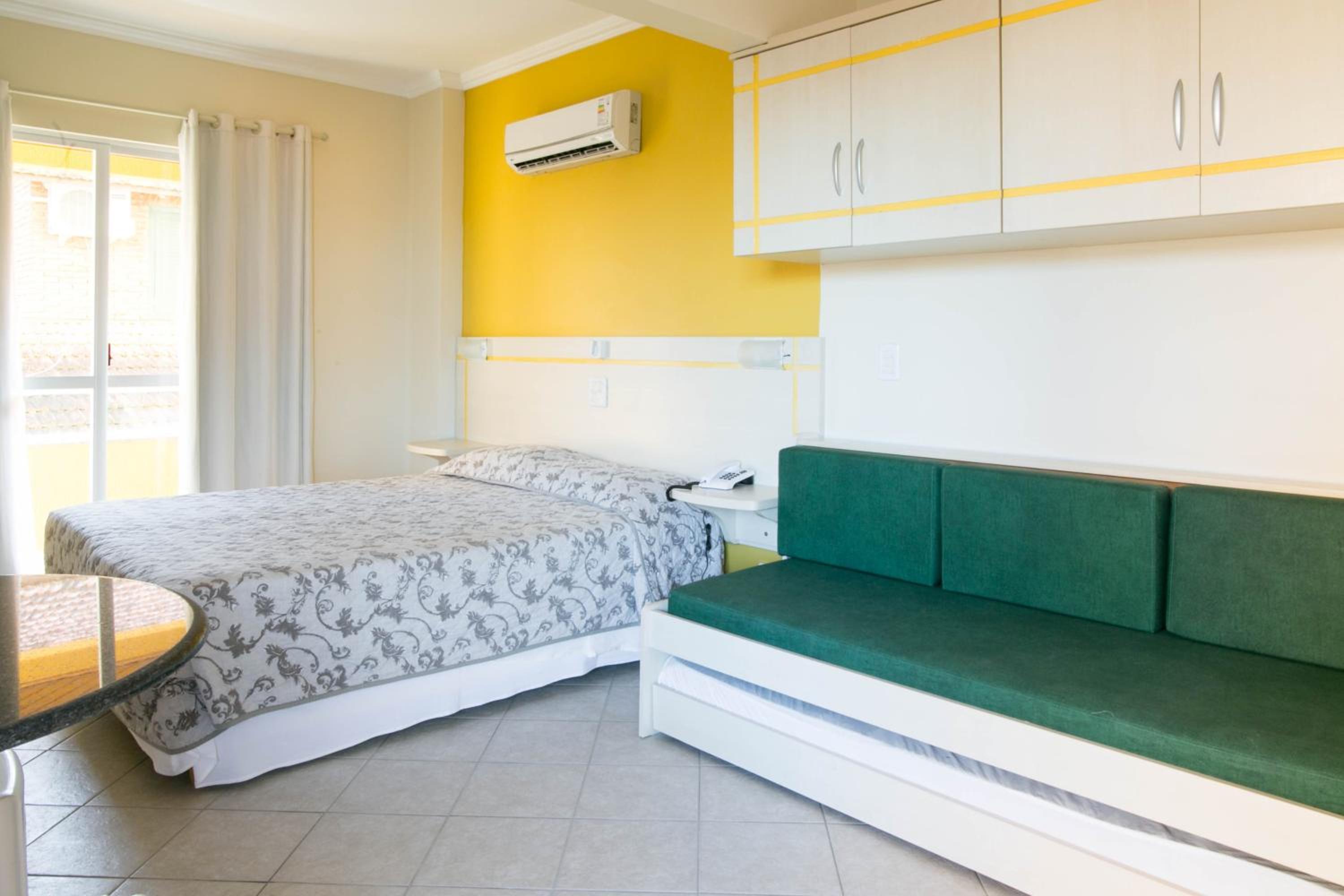 Suite - Photo 1