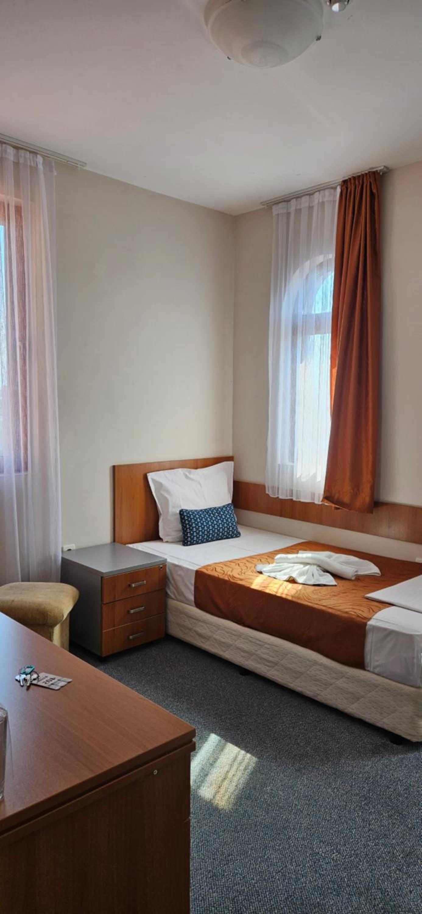 Single Room with Bathroom photo 2
