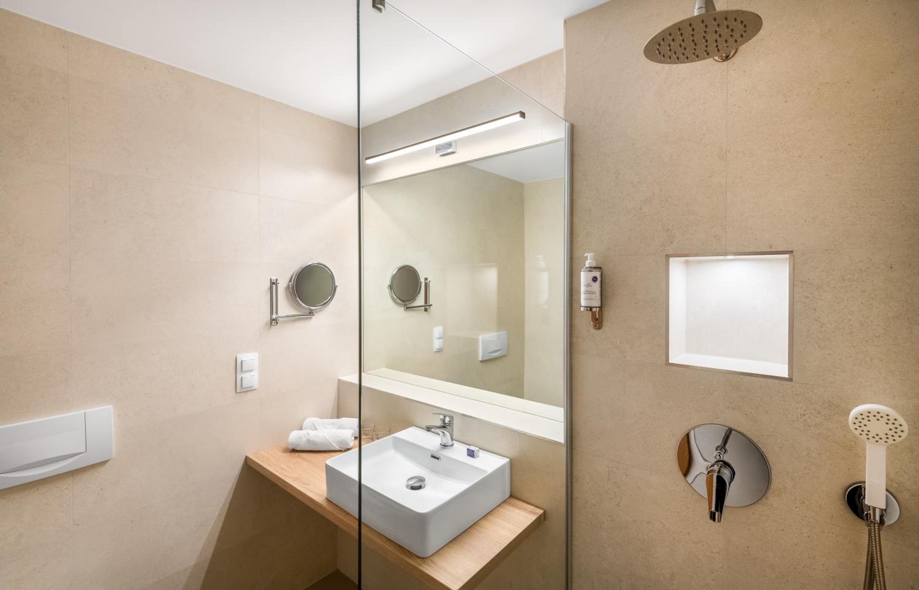 Standard Plus Room with Shower photo 3