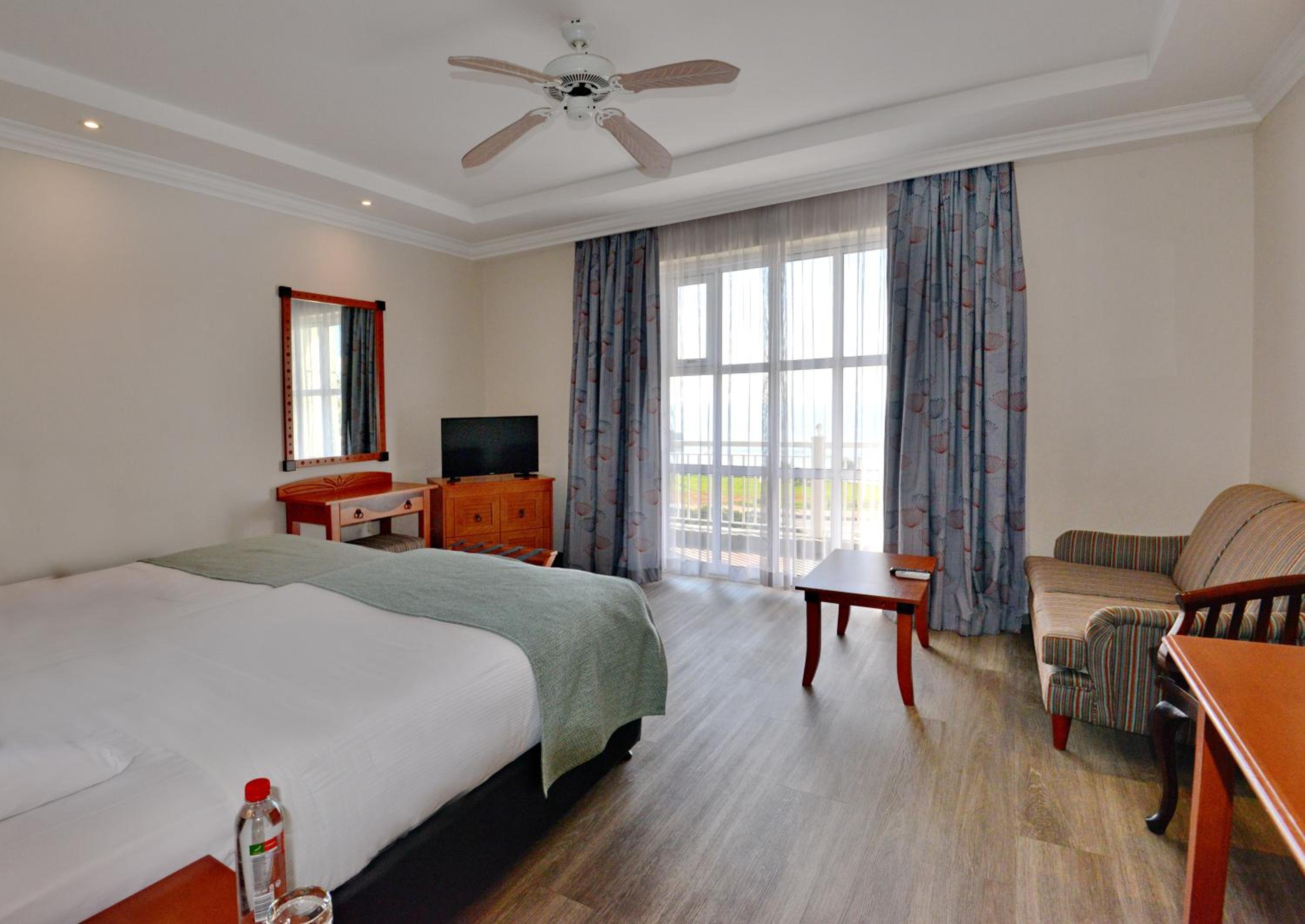 Standard Twin Room with Sea View - Photo 1