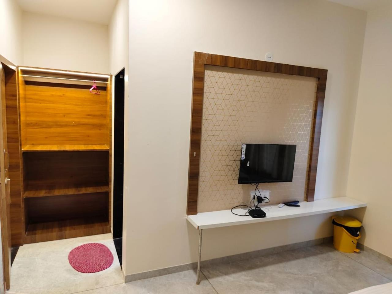 Deluxe Double Room (2 Adults + 1 Child) photo 2
