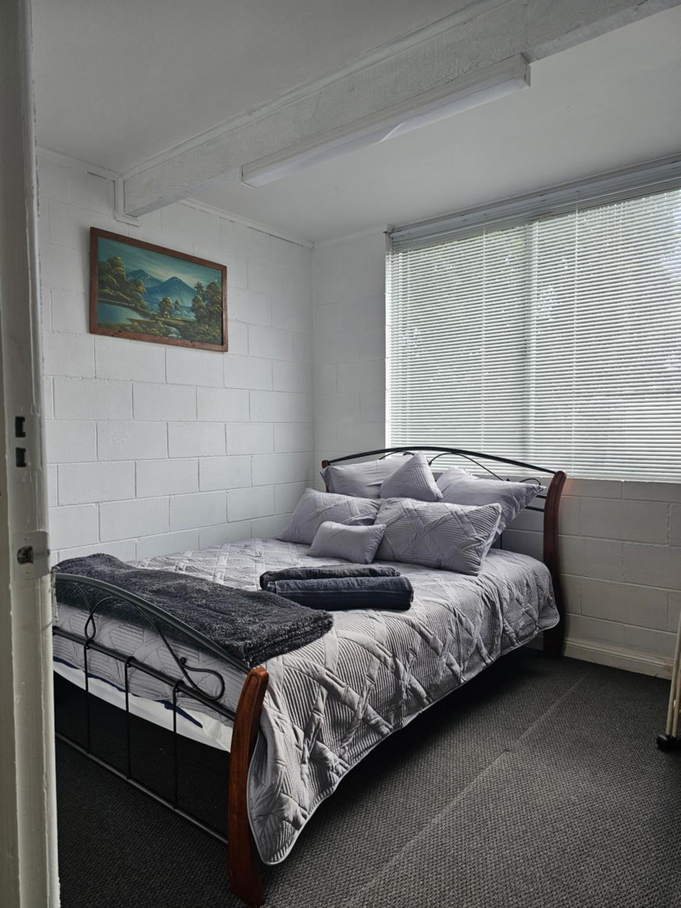 Five-Bedroom House photo 2