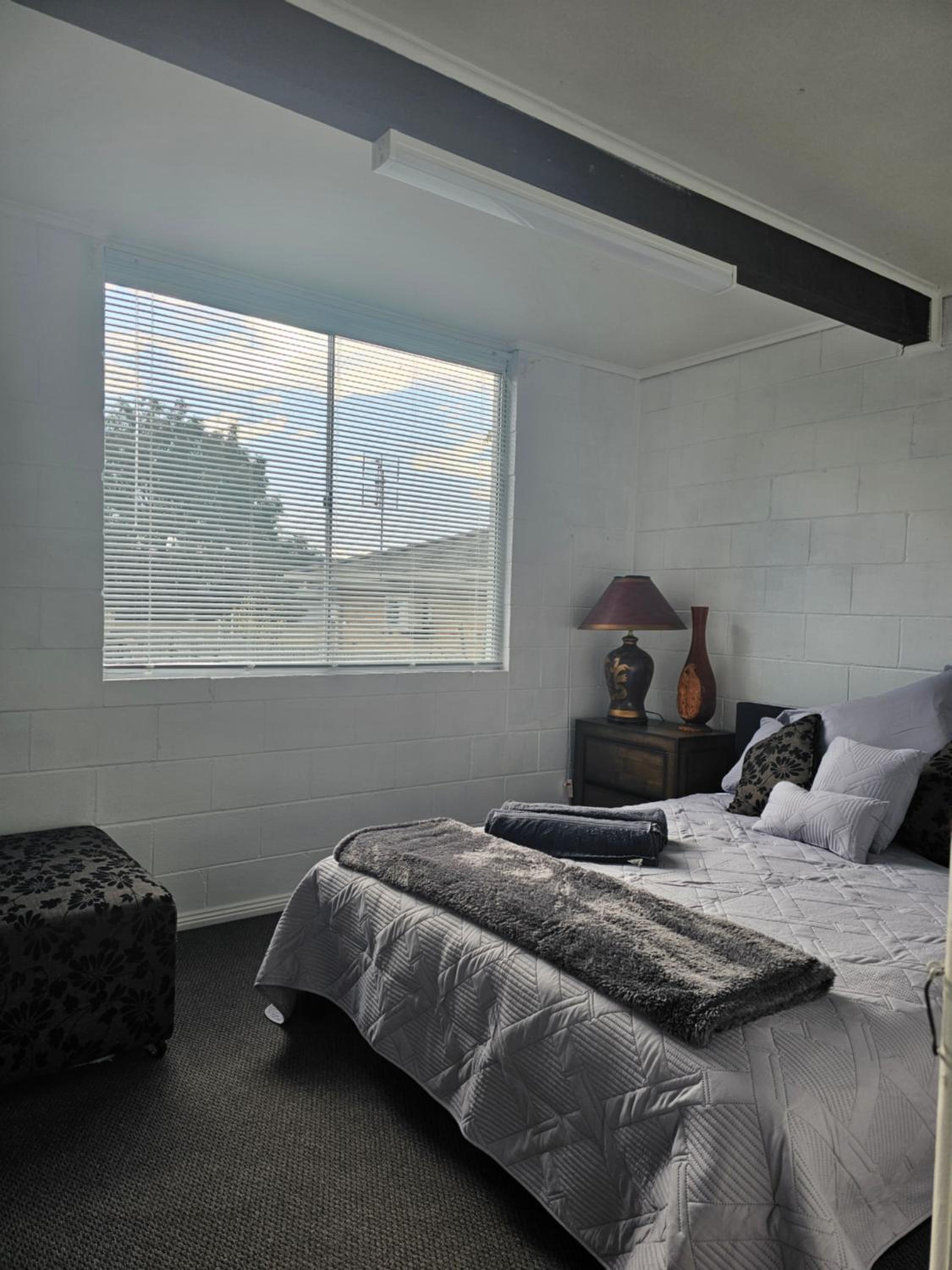 Five-Bedroom House photo 1