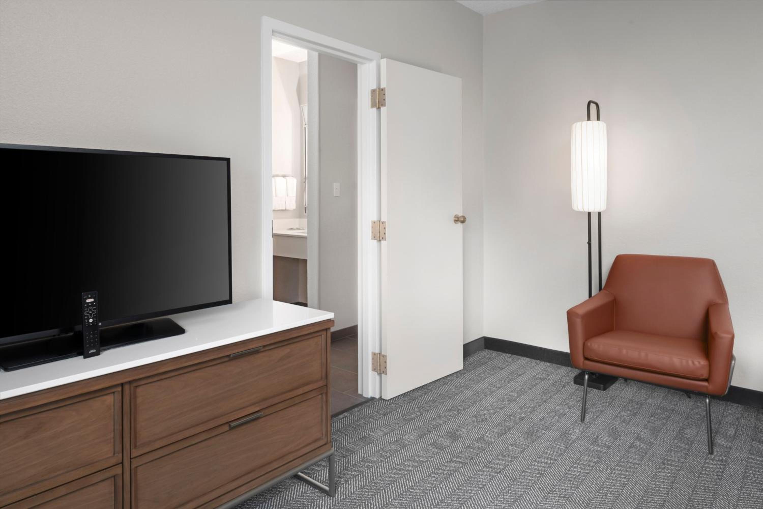  One bedroom King Suite with Sofa Bed  - Photo 6