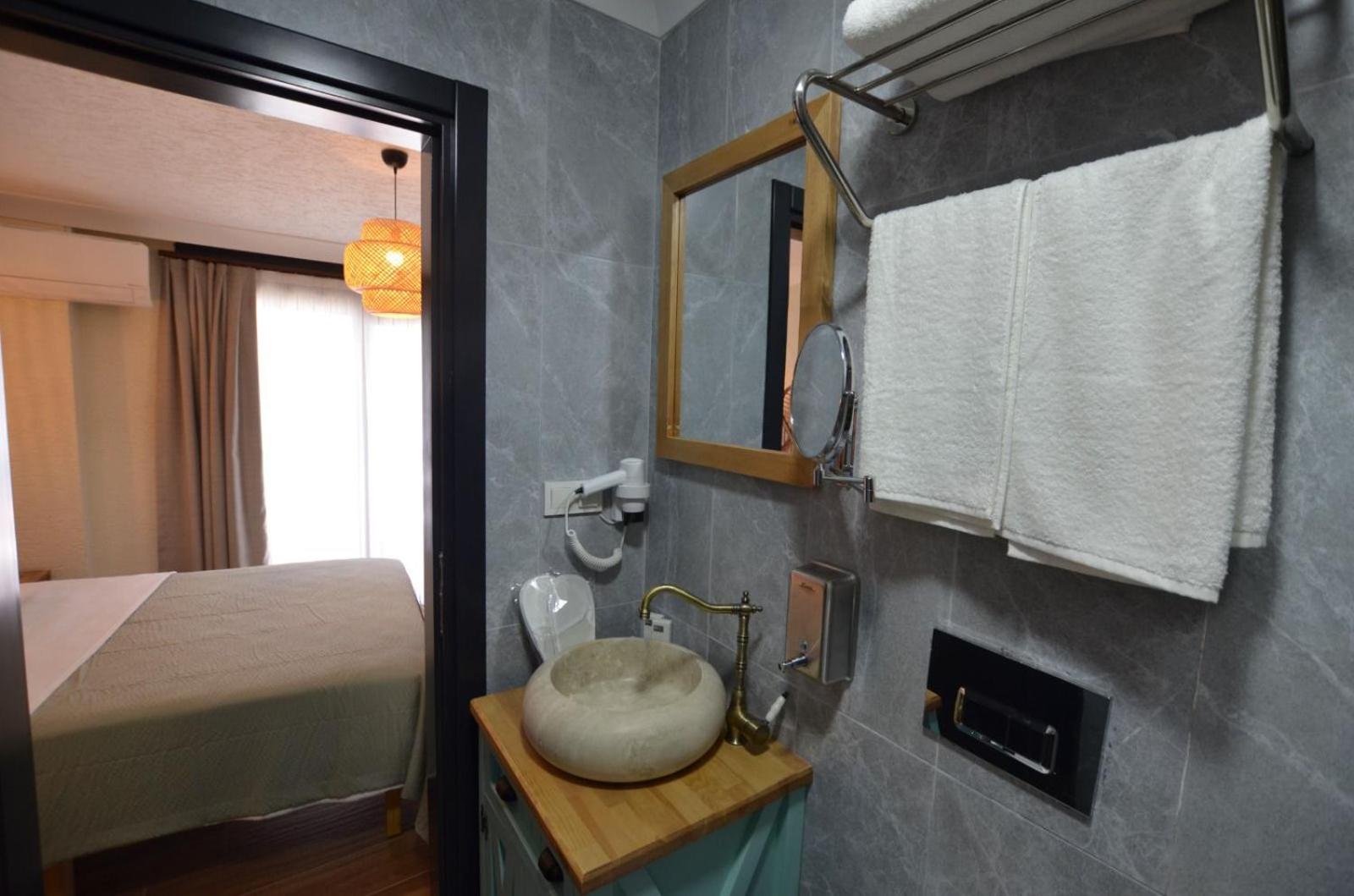 Double Room with Balcony photo 3