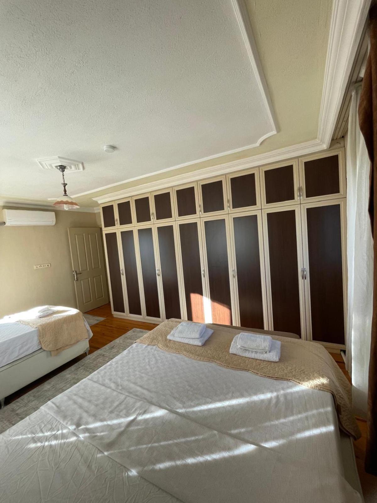 Three-Bedroom Apartment with Balcony photo 2