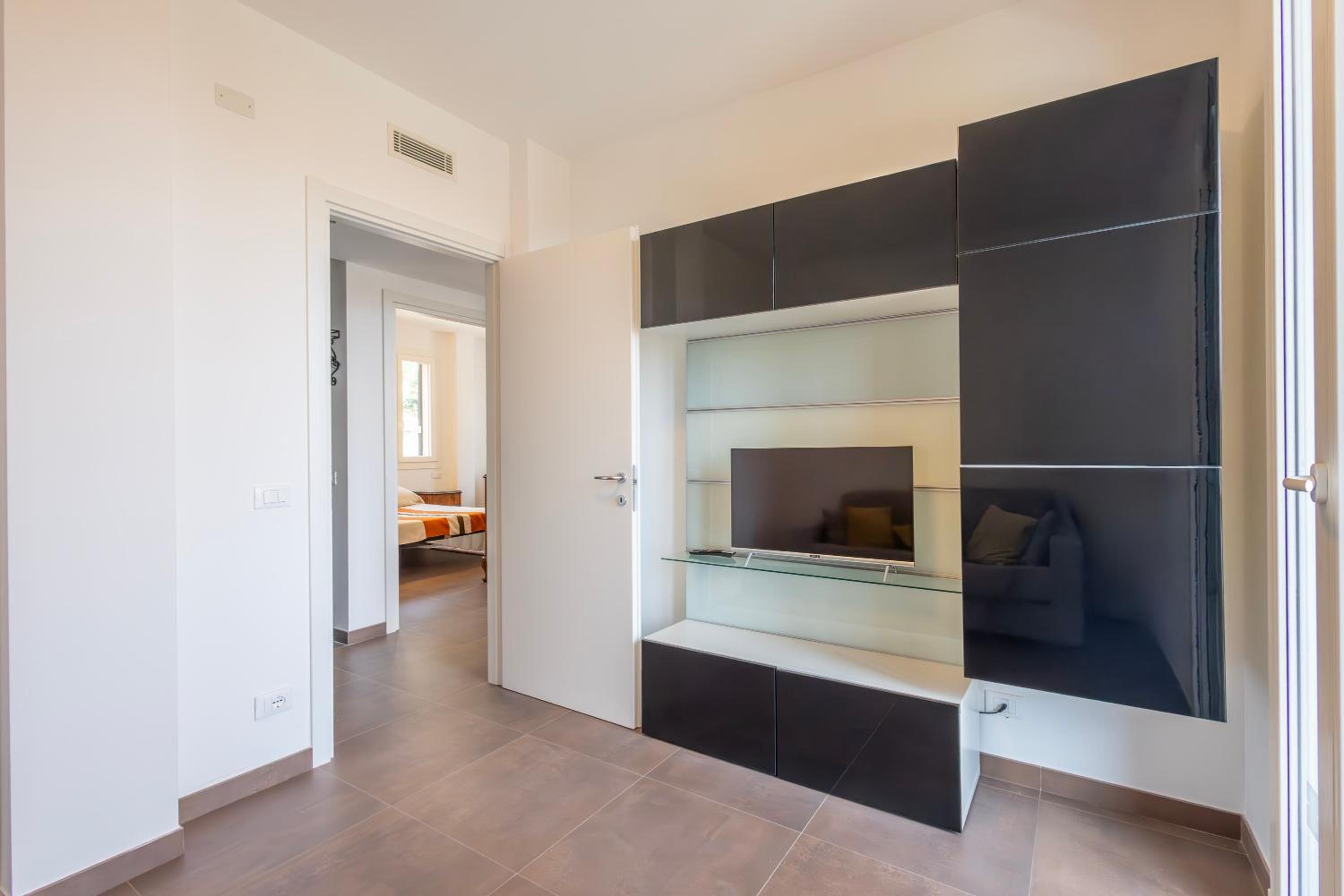 Four-Bedroom Apartment With Balcony  photo 1