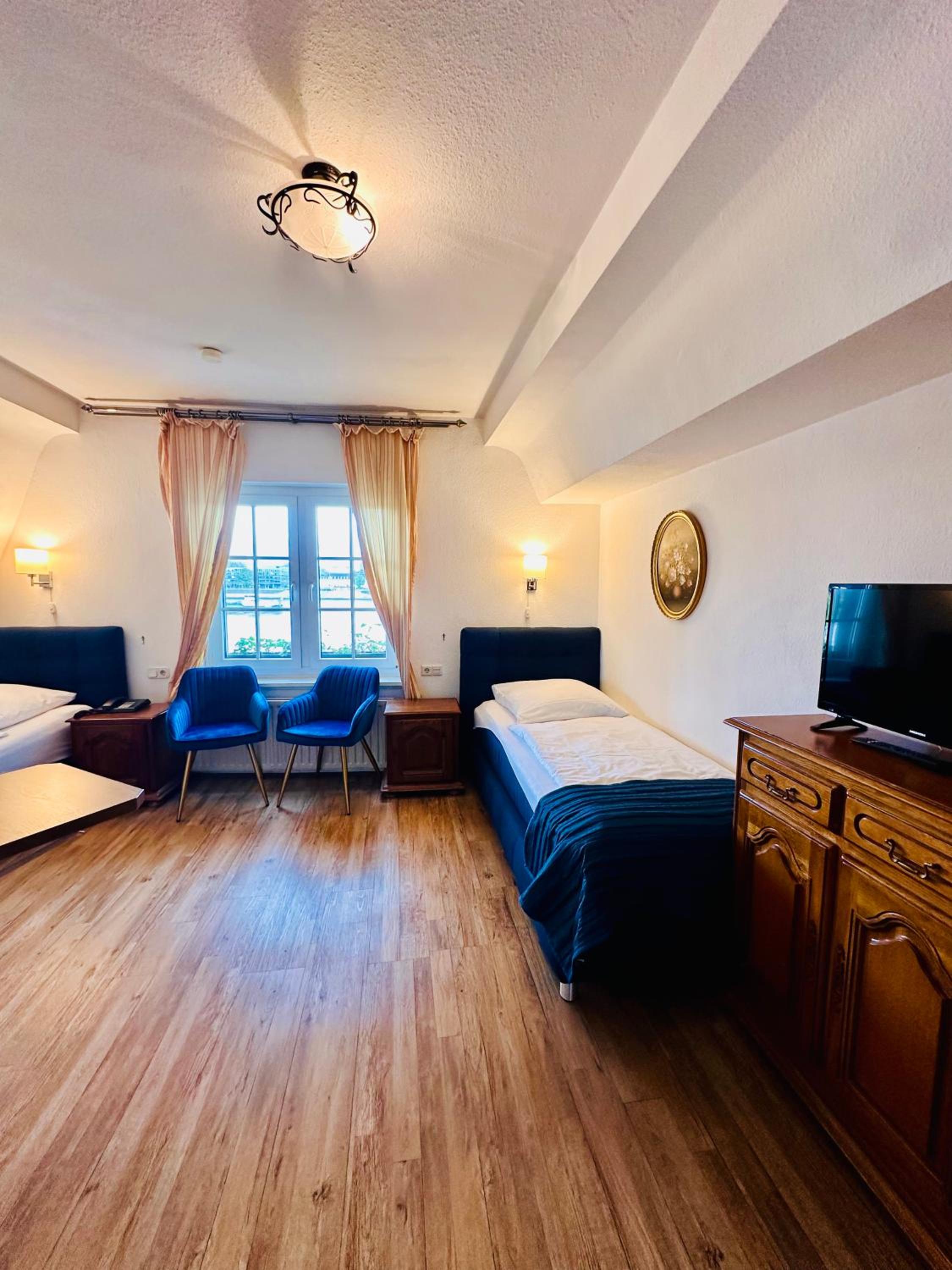 Twin Room with Rhine River View - Photo 10