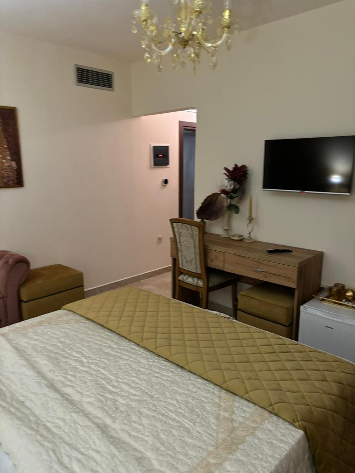One-Bedroom Apartment - Photo 26