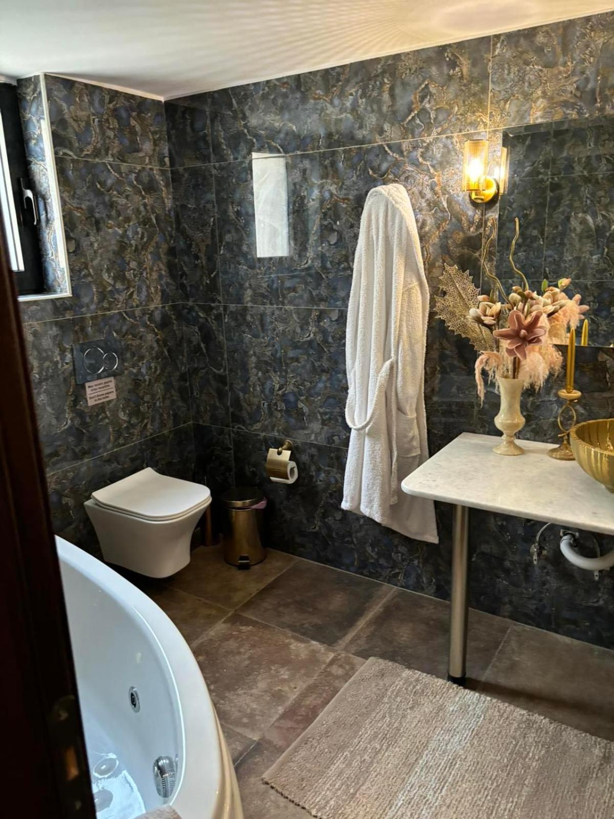 One-Bedroom Apartment - Photo 10