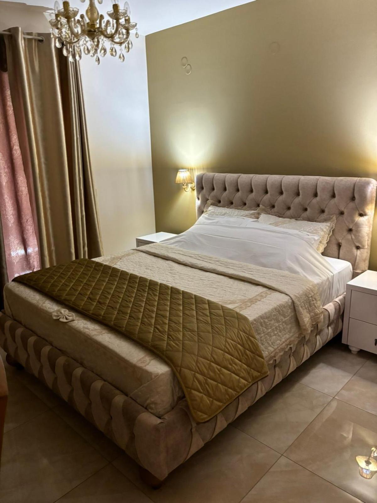 One-Bedroom Apartment - Photo 4