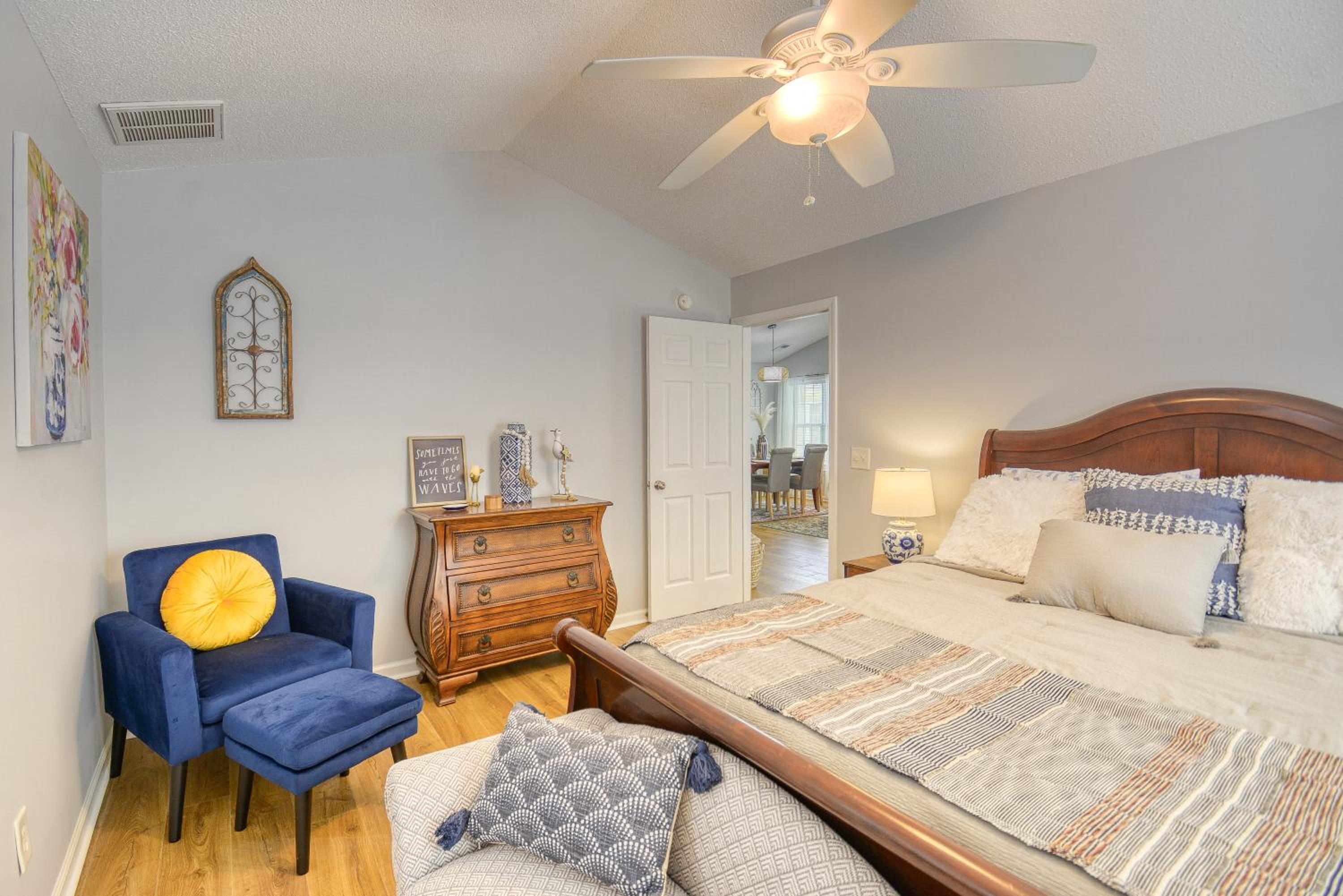 Three-Bedroom House photo 2