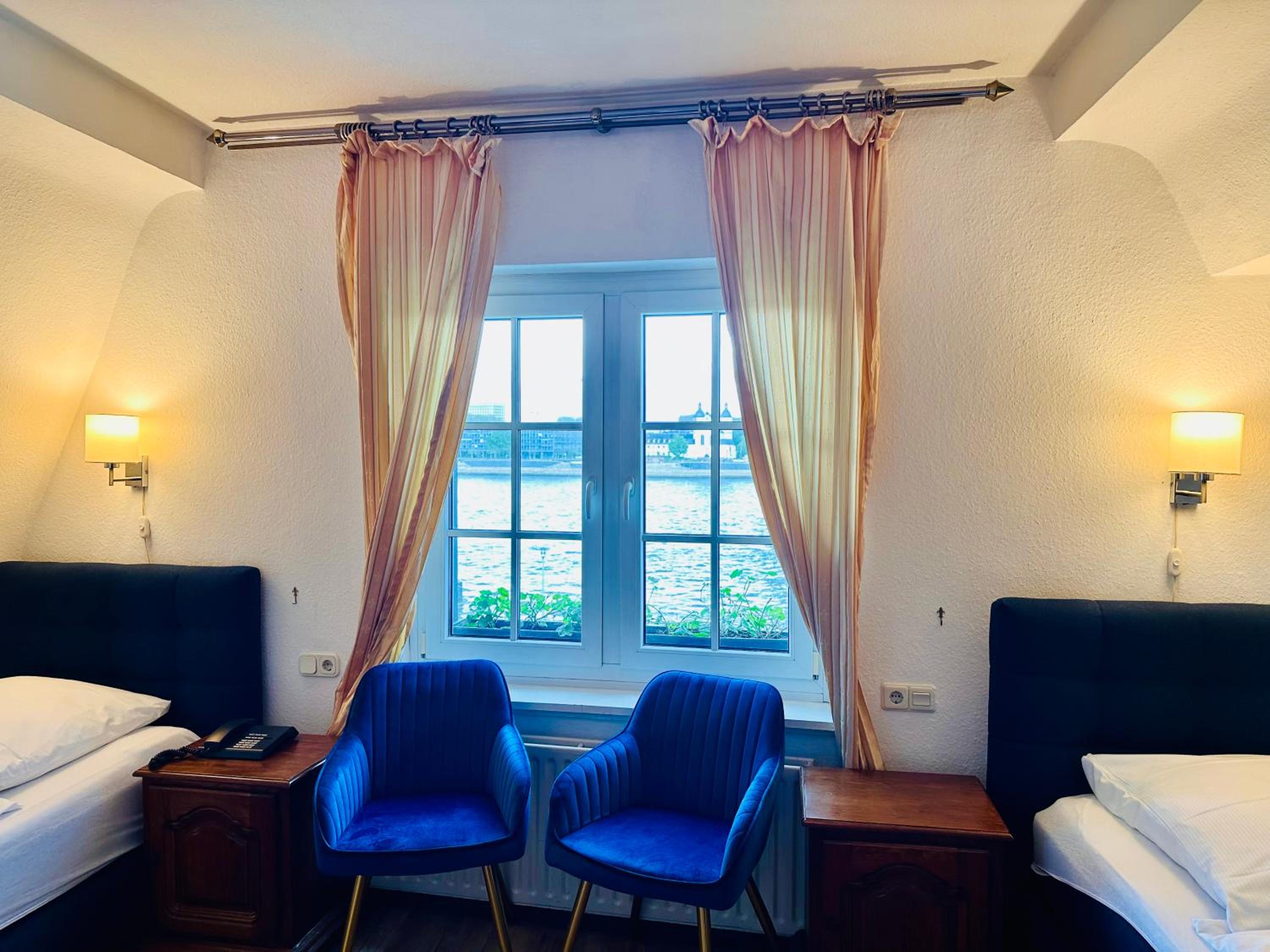 Twin Room with Rhine River View - Photo 5