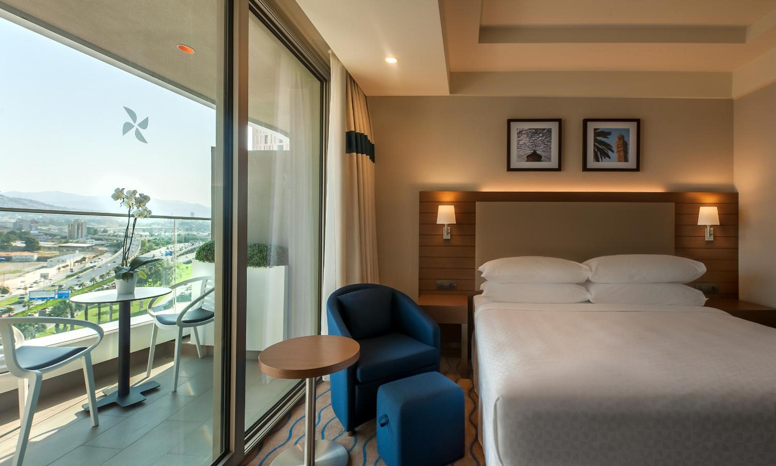 Standard Double Room thumbnail 6
