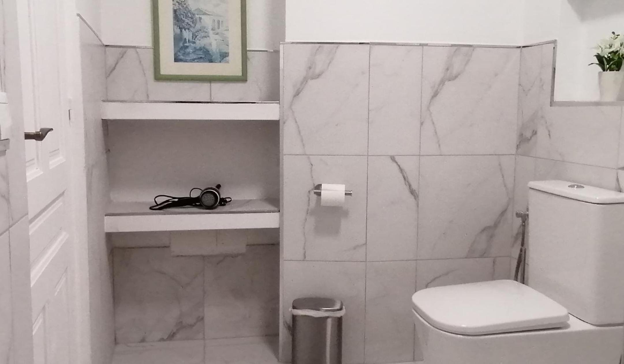 Standard King Room - Photo 19