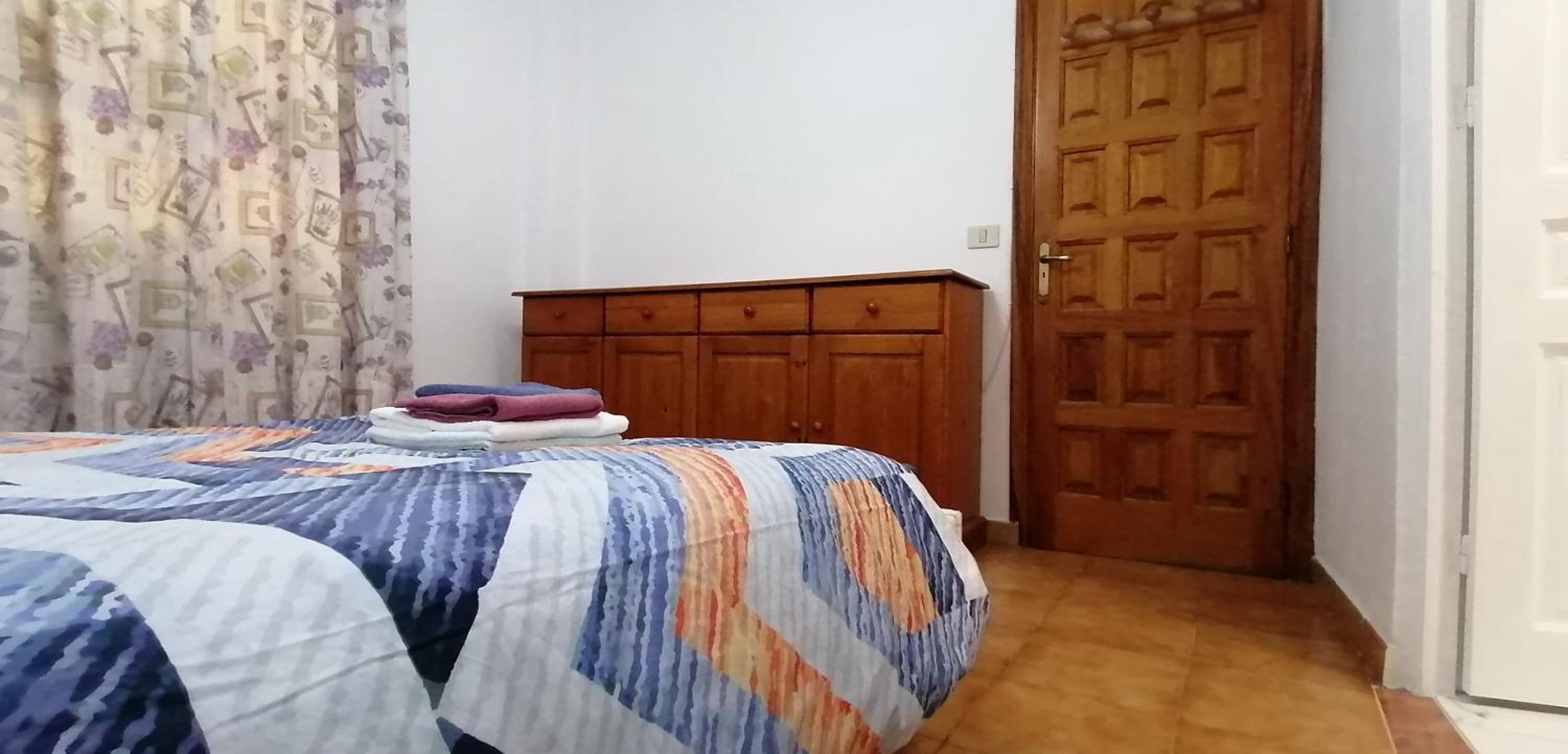 Standard King Room - Photo 15