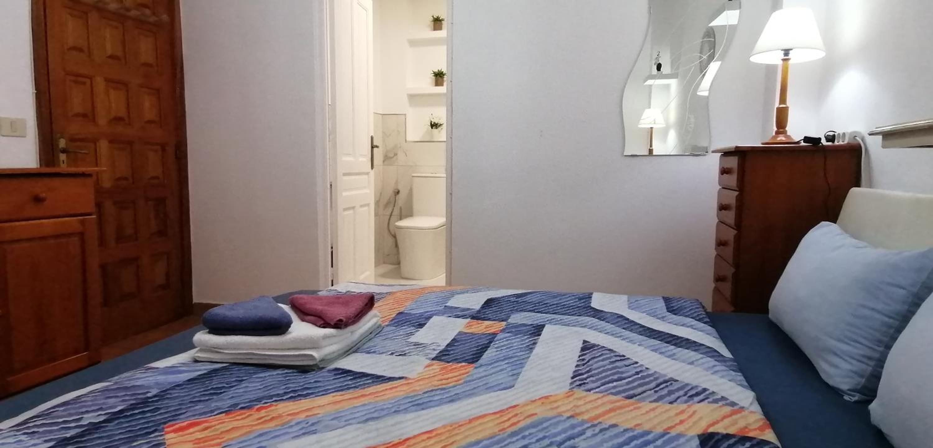 Standard King Room - Photo 5