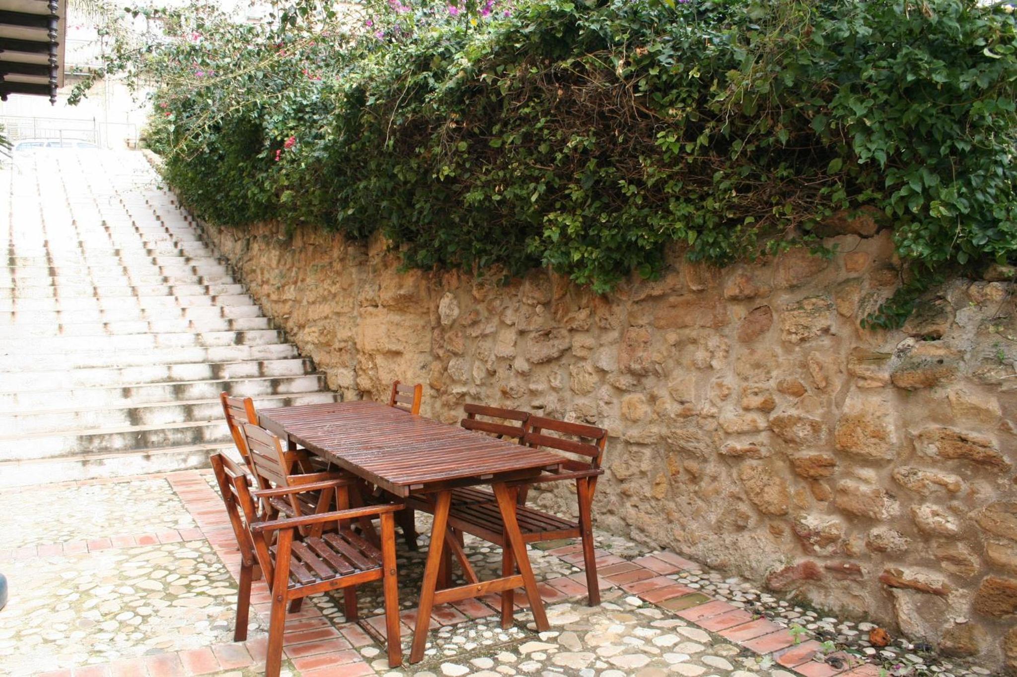 Suite with Garden View - Photo 13