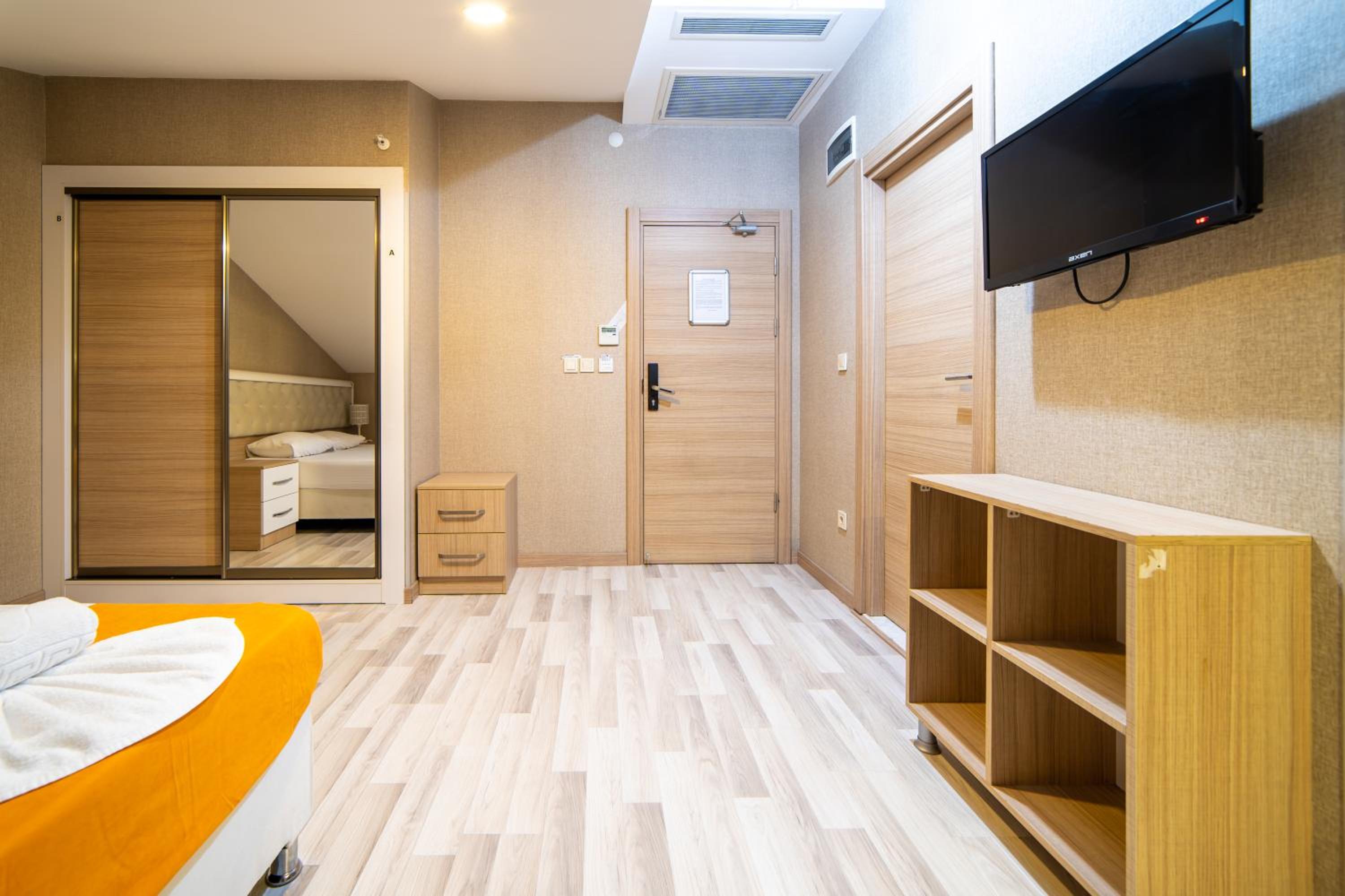 Economy Double Room photo 2