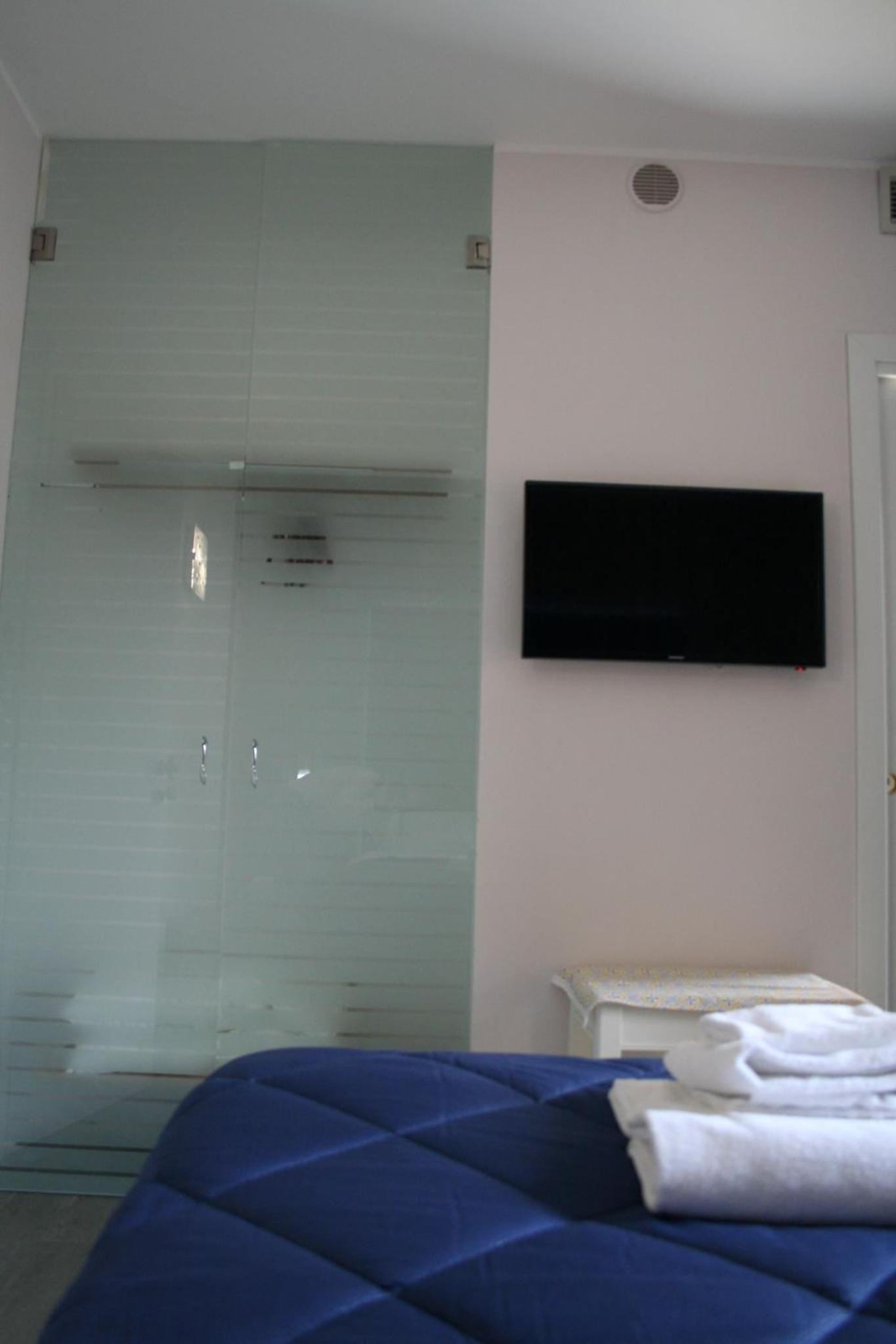Double Room with Balcony - Photo 1