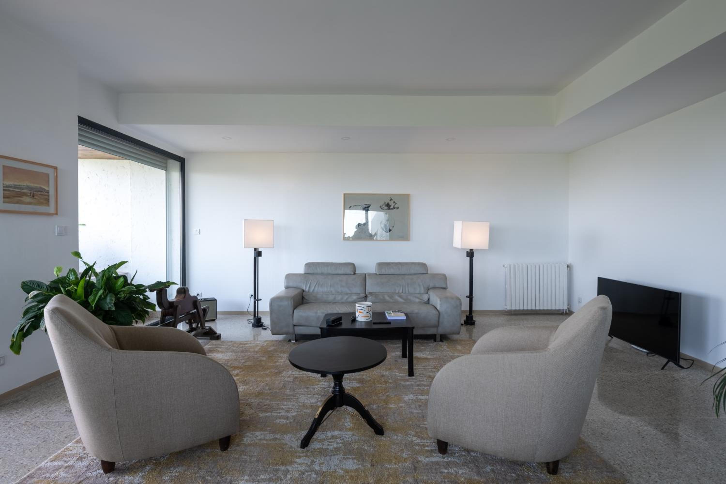 Apartment with City View - Photo 4