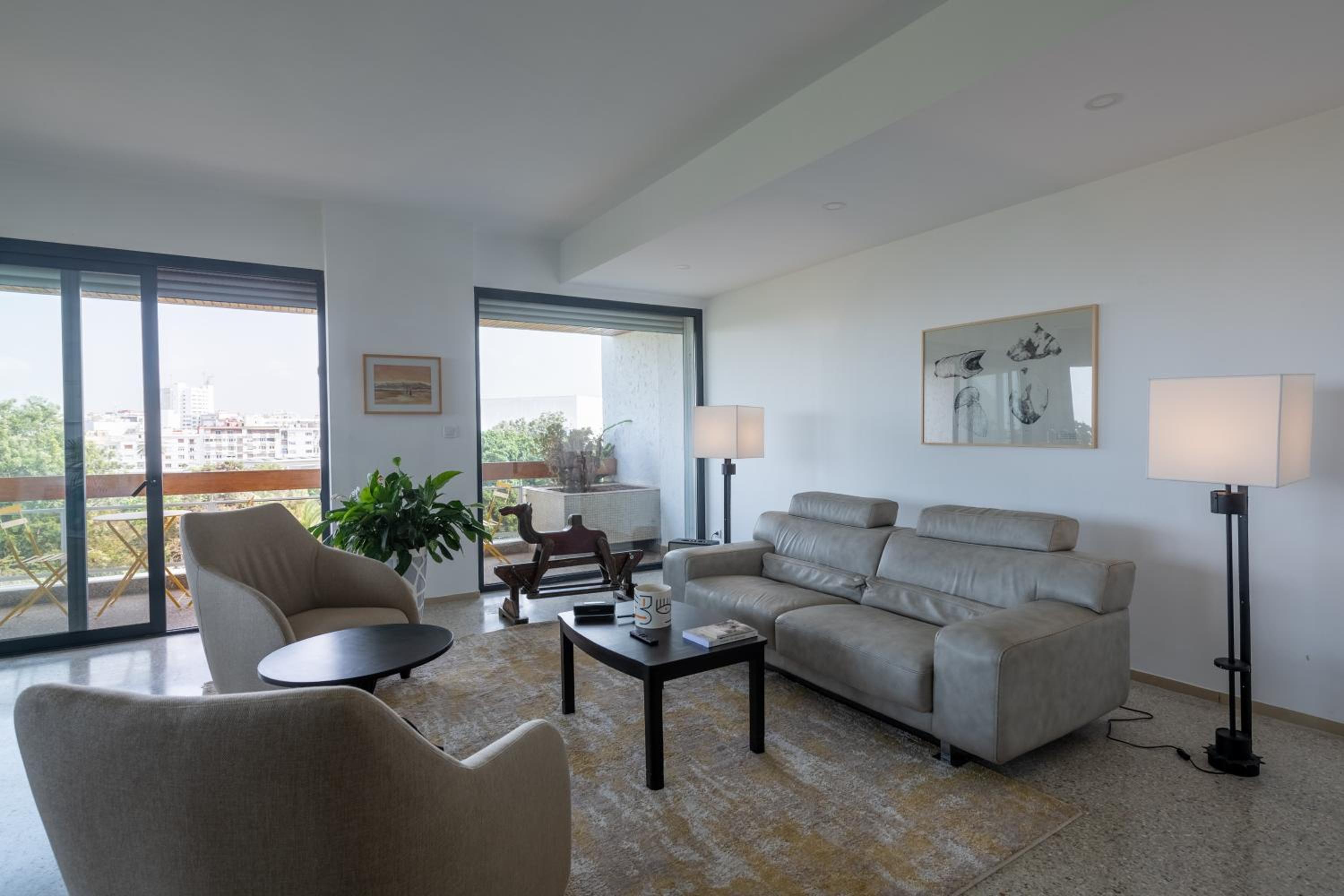 Apartment with City View - Photo 1